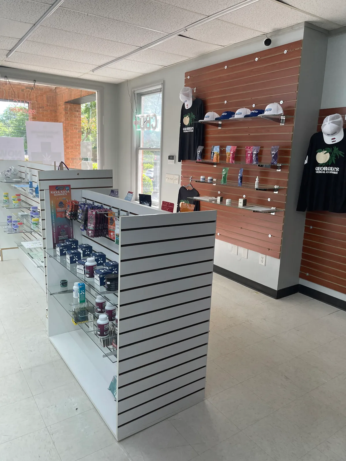 Retail Space with Essential Amenities, 112 sqm, pop up store in Roswell, additional interior view