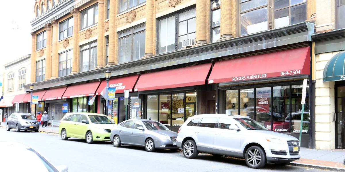 Retail Space with Full Basement in Getty Square, Yonkers, 131 sqm, retail activation, pop-up rental, second interior view