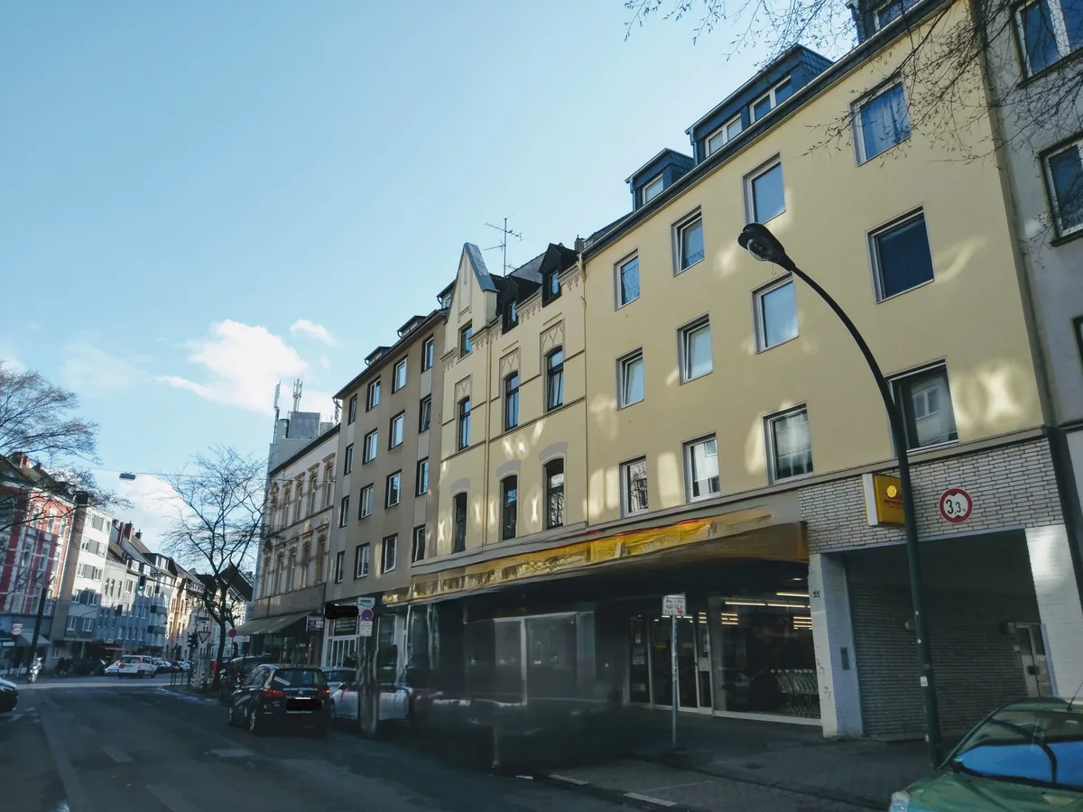 Retail Space with Large Windows and 600 m² of Floor Area, pop up store in Düsseldorf