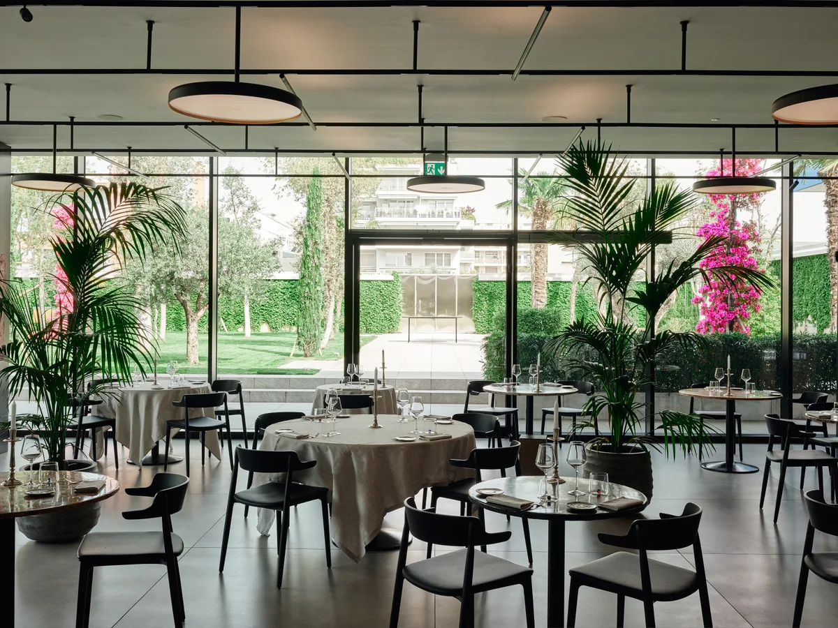 Ristorante di design con ampio giardino mediterraneo, 167 sqm, private event, pop-up rental in Milano, additional interior v…