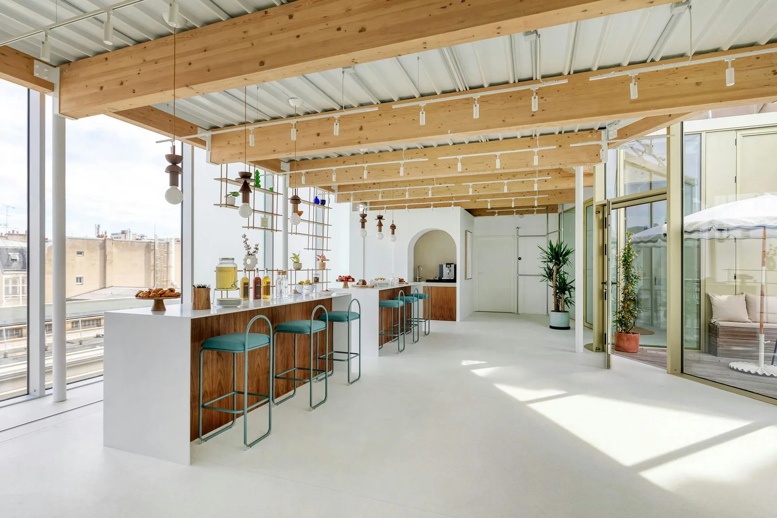 Rooftop Commercial Space in Paris 8th Arrondissement — 2