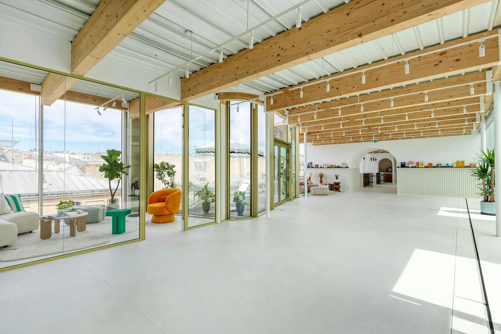 Rooftop Commercial Space in Paris 8th Arrondissement — 5