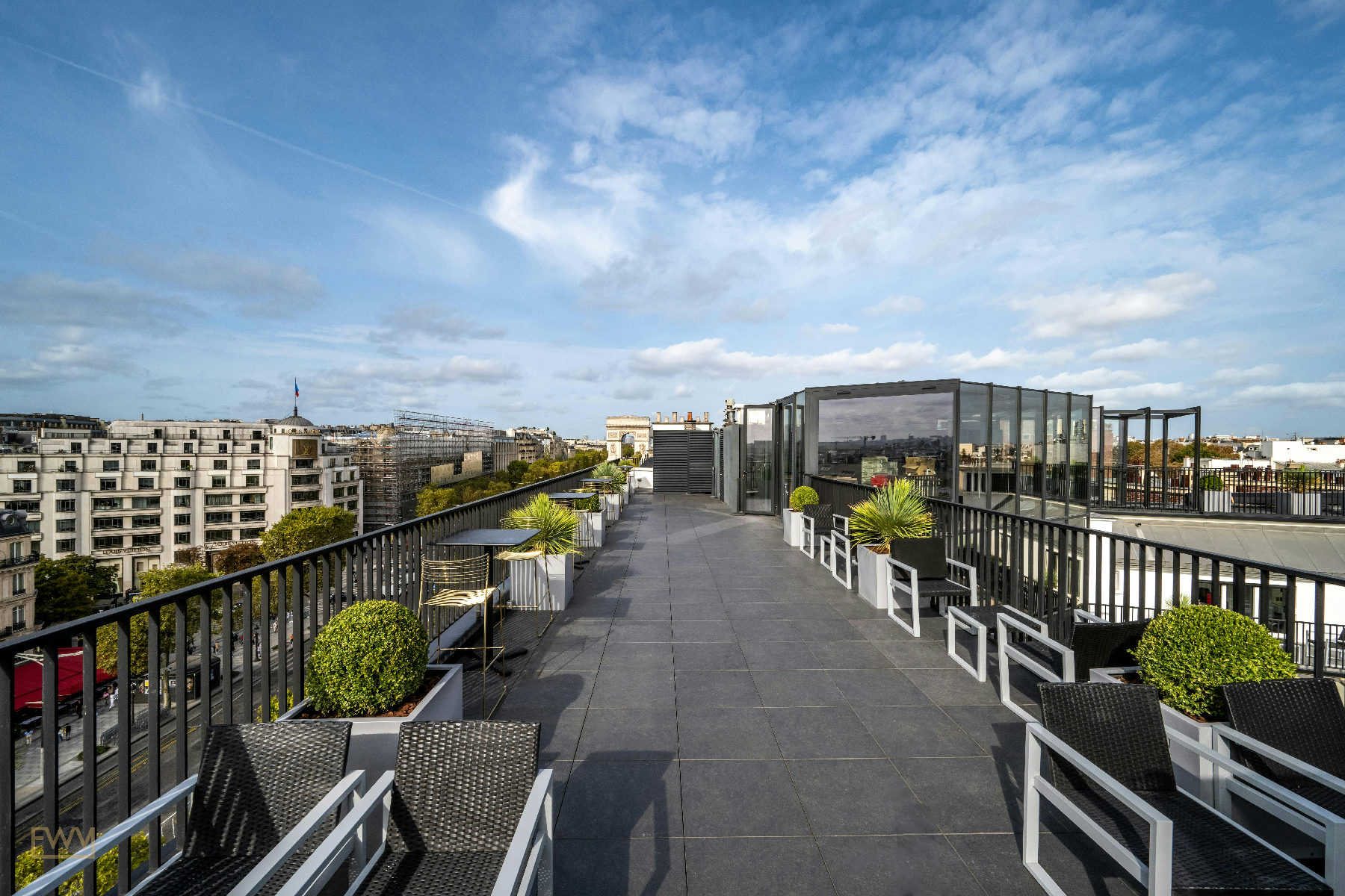 Rooftop Loft on Avenue des Champs-Elysees, Paris, 100 sqm, pop up store