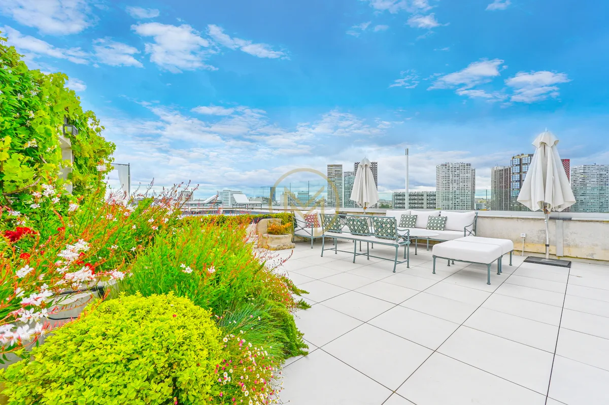 Rooftop Terrace with Pool and Iconic Views, 170 sqm, photo shoot, pop-up rental in Paris, third interior view