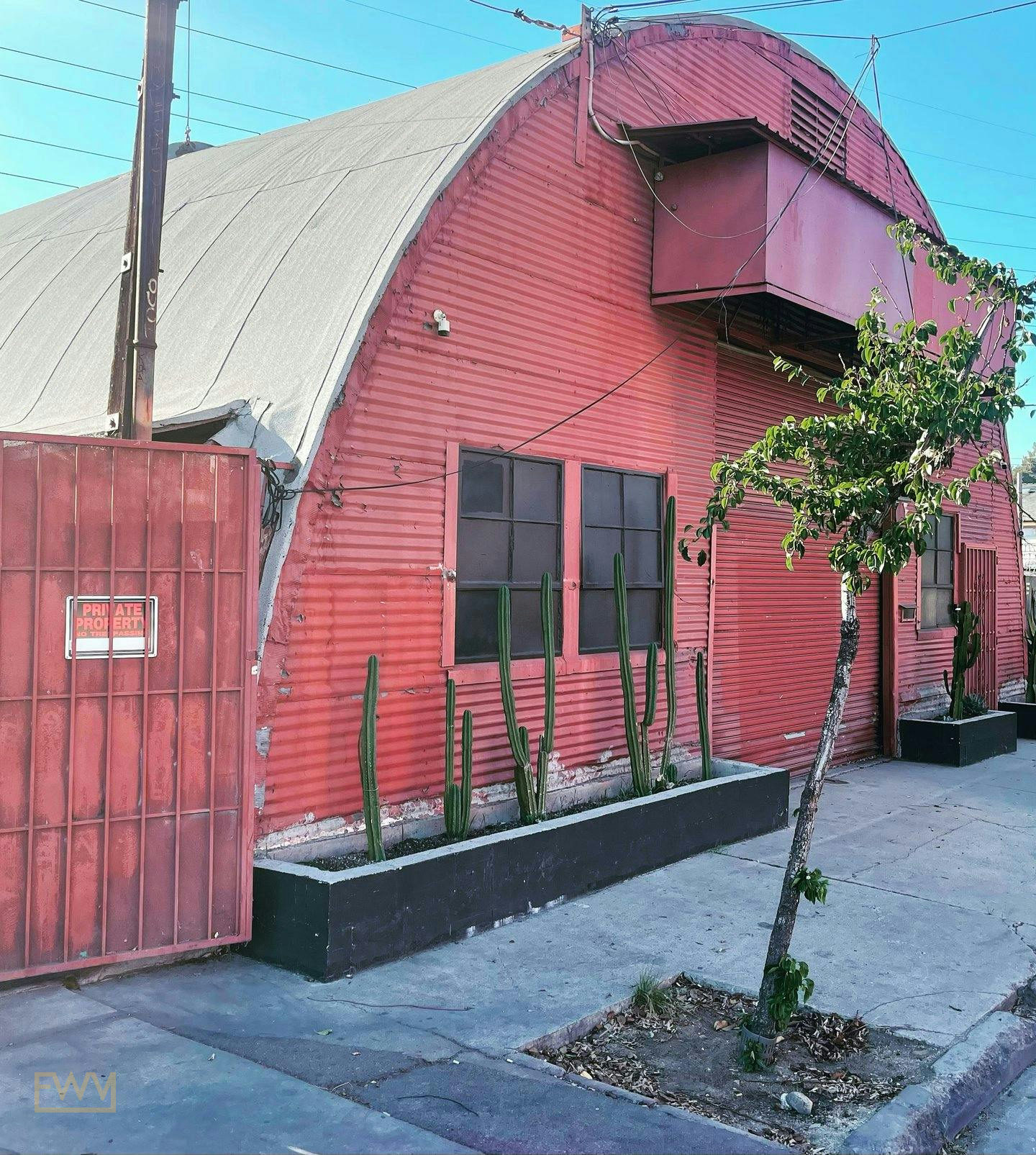 Rustic Open Air Yard and Production Hanger in Los Angeles, 780 sqm, pop up store