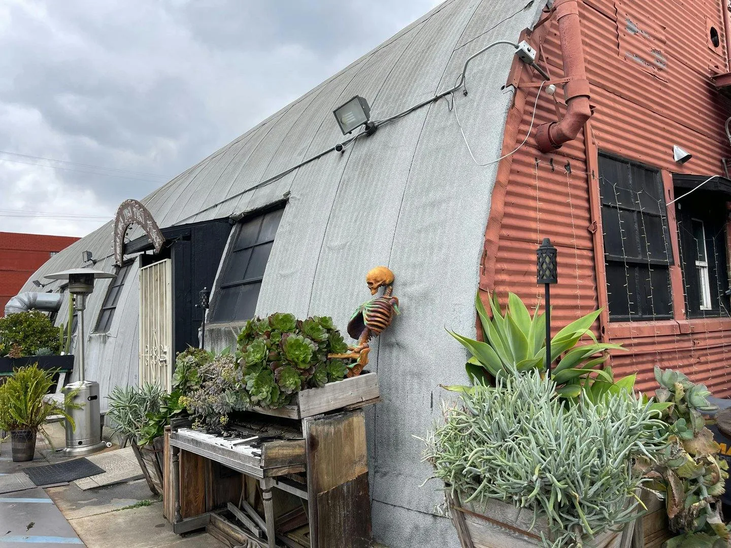 Rustic Open Air Yard and Production Hanger in Los Angeles — 3