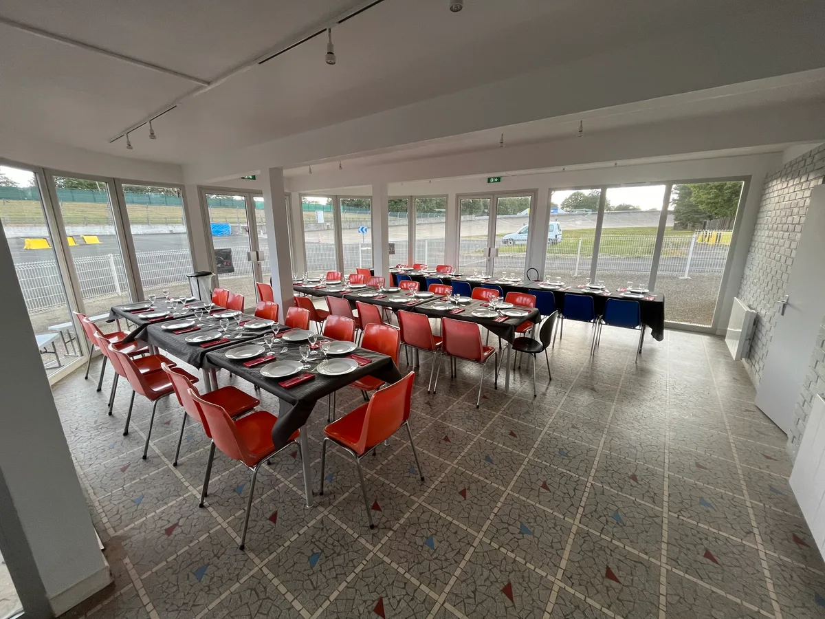 Salle de réunion ou espace événementiel parfait, 80 sqm, networking event, pop-up rental in Linas, additional interior view