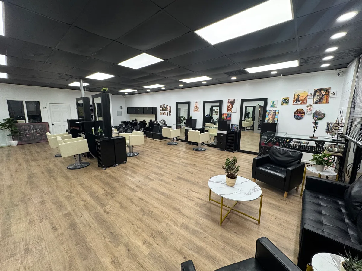 Salon Chairs for Rent with Utilities Included, 130 sqm, retail activation, pop-up rental in Covina