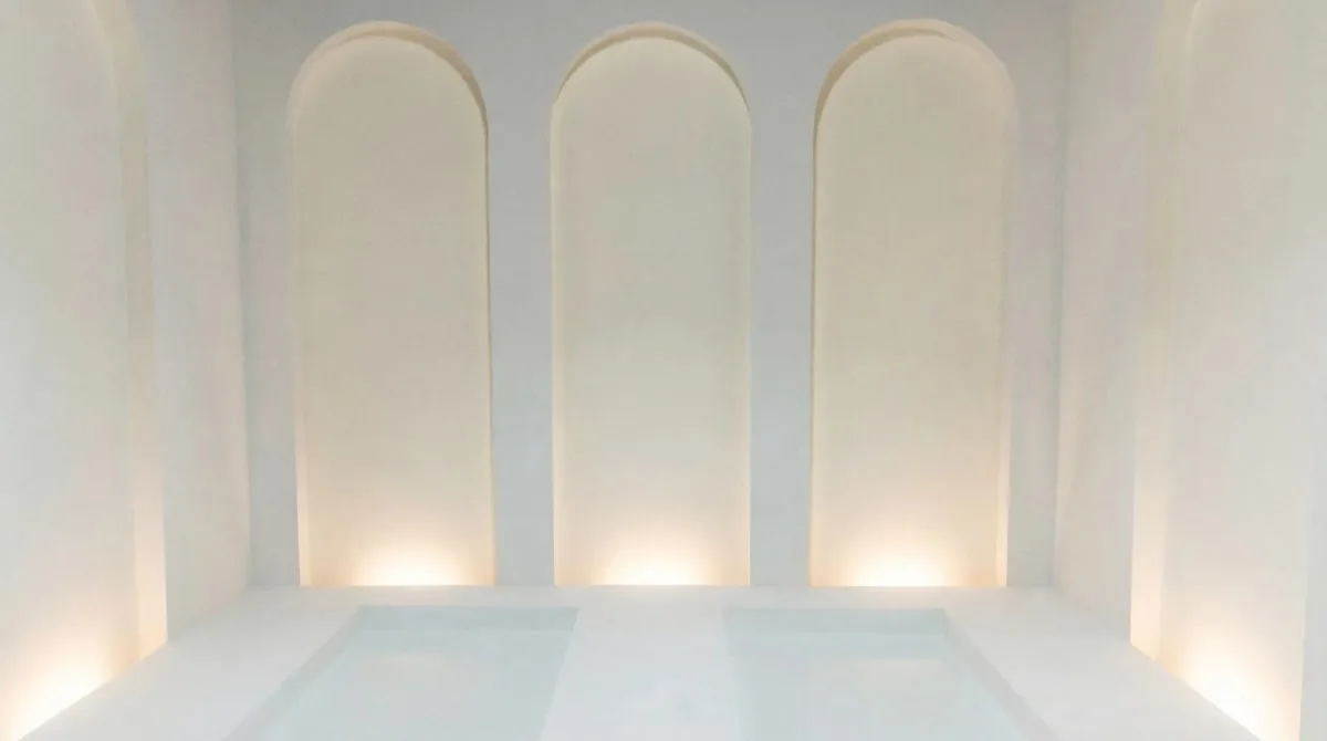Sculptural All-White Space for Photography and Videography, 95 sqm, content creation, pop-up rental in Chicago