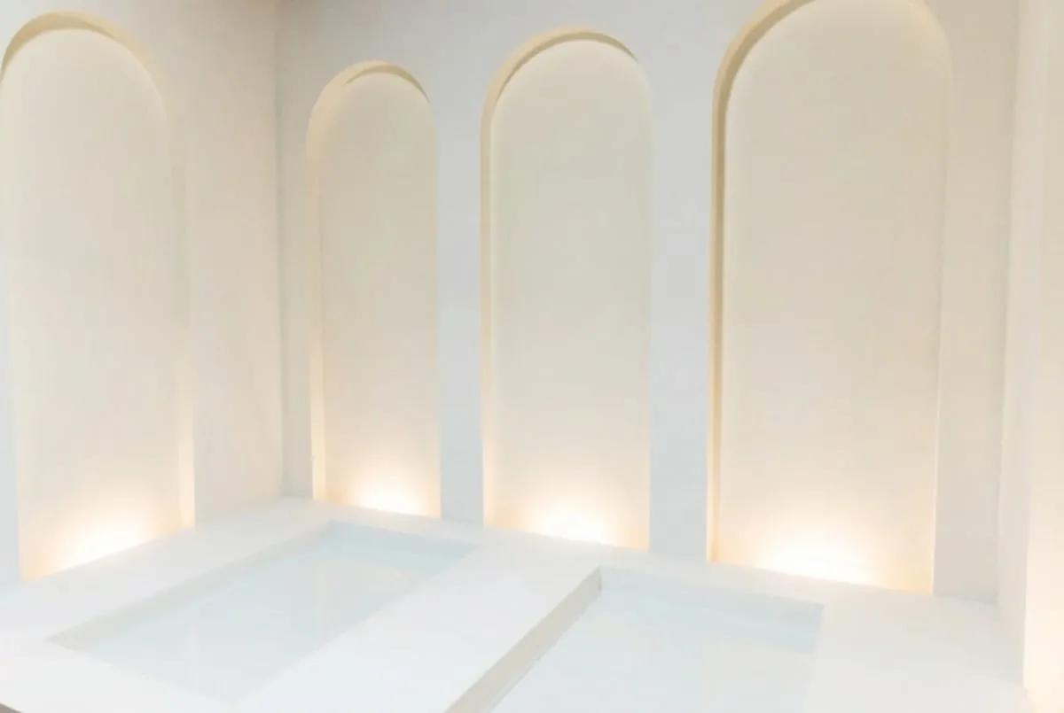 Sculptural All-White Space for Photography and Videography, 95 sqm, content creation, pop-up rental in Chicago, interior view