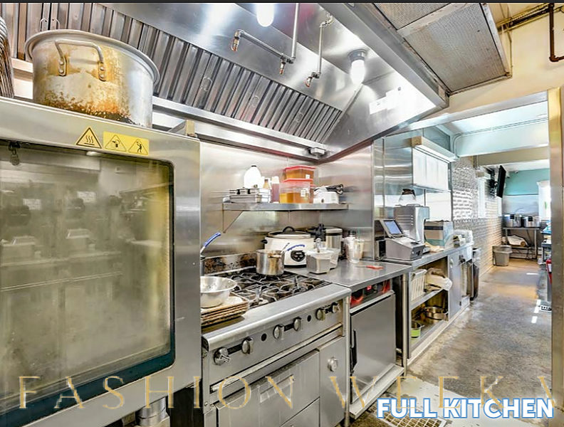 Second-Generation Restaurant Opportunity in Hancock Park, 242 sqm, retail activation, pop-up rental in Los Angeles, third in…