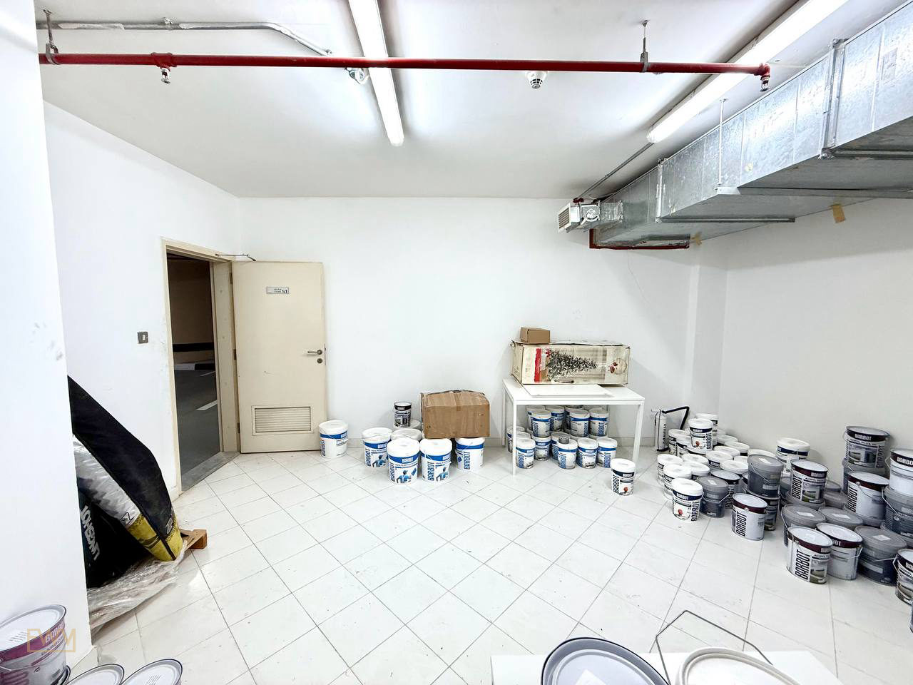 Secure 30 sqm Warehouse for Rent in Jumeirah Lake Towers, retail activation, pop-up rental in Dubai