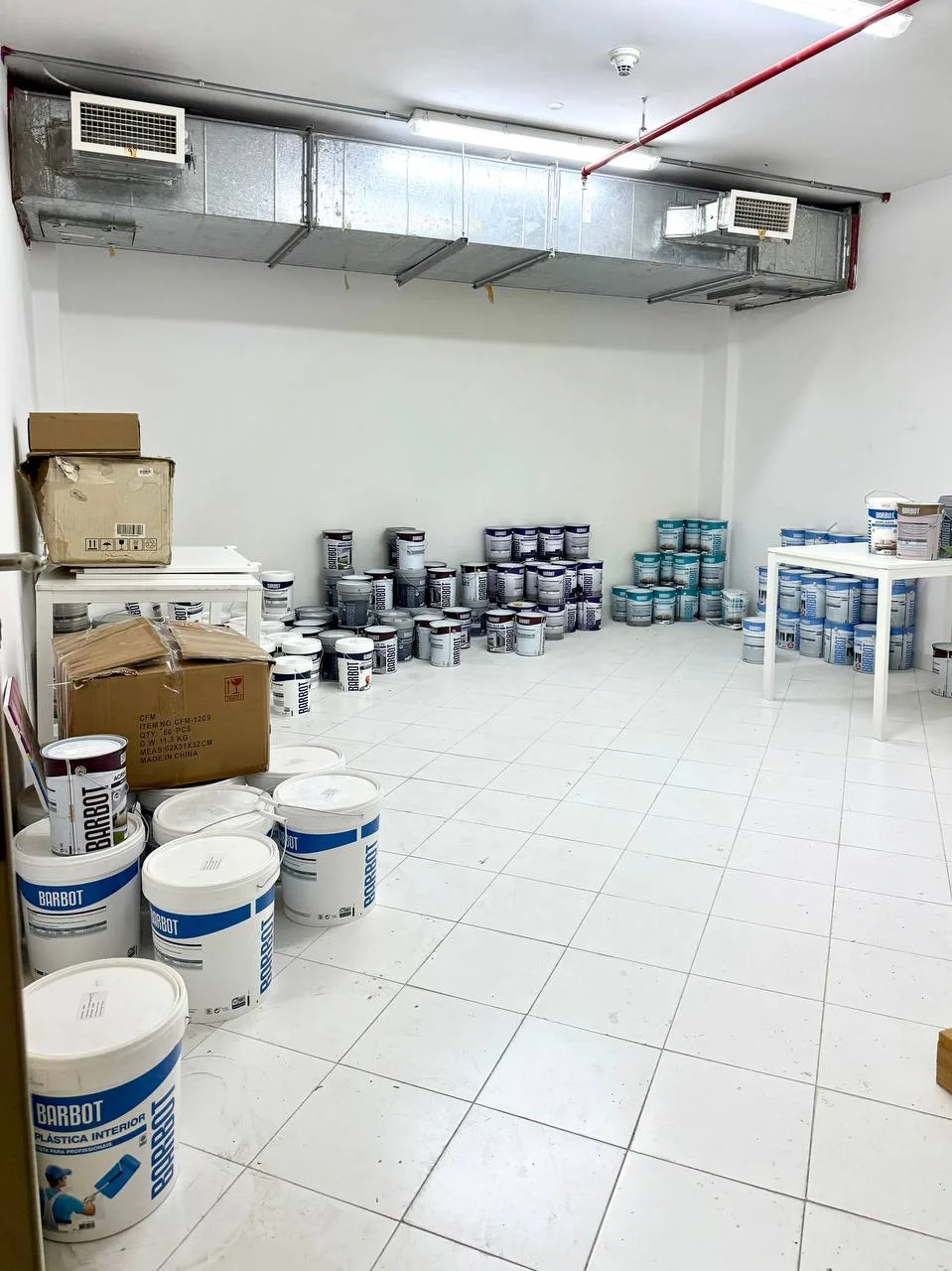 Secure 30 sqm Warehouse for Rent in Jumeirah Lake Towers, retail activation, pop-up rental in Dubai, second interior view