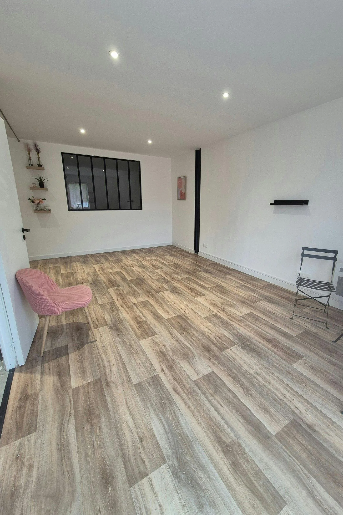 Shared Commercial Space in Chambray-les-Tours