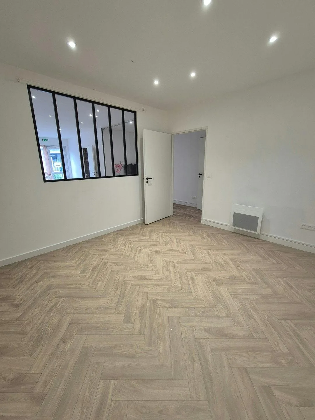 Shared Commercial Space in Chambray-les-Tours — 2