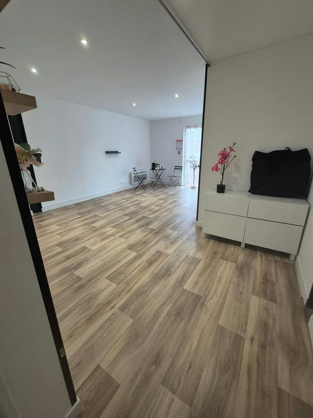 Shared Commercial Space in Chambray-les-Tours — 3