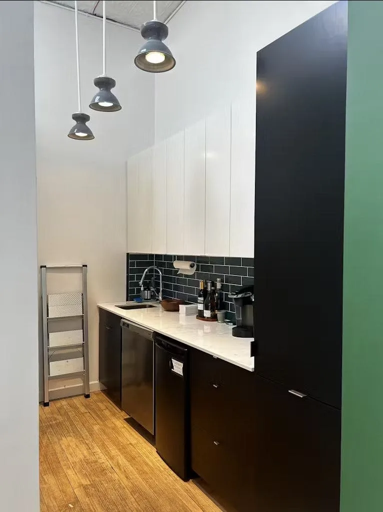 Shared Office Space in Manhattan's Flatiron District — 5