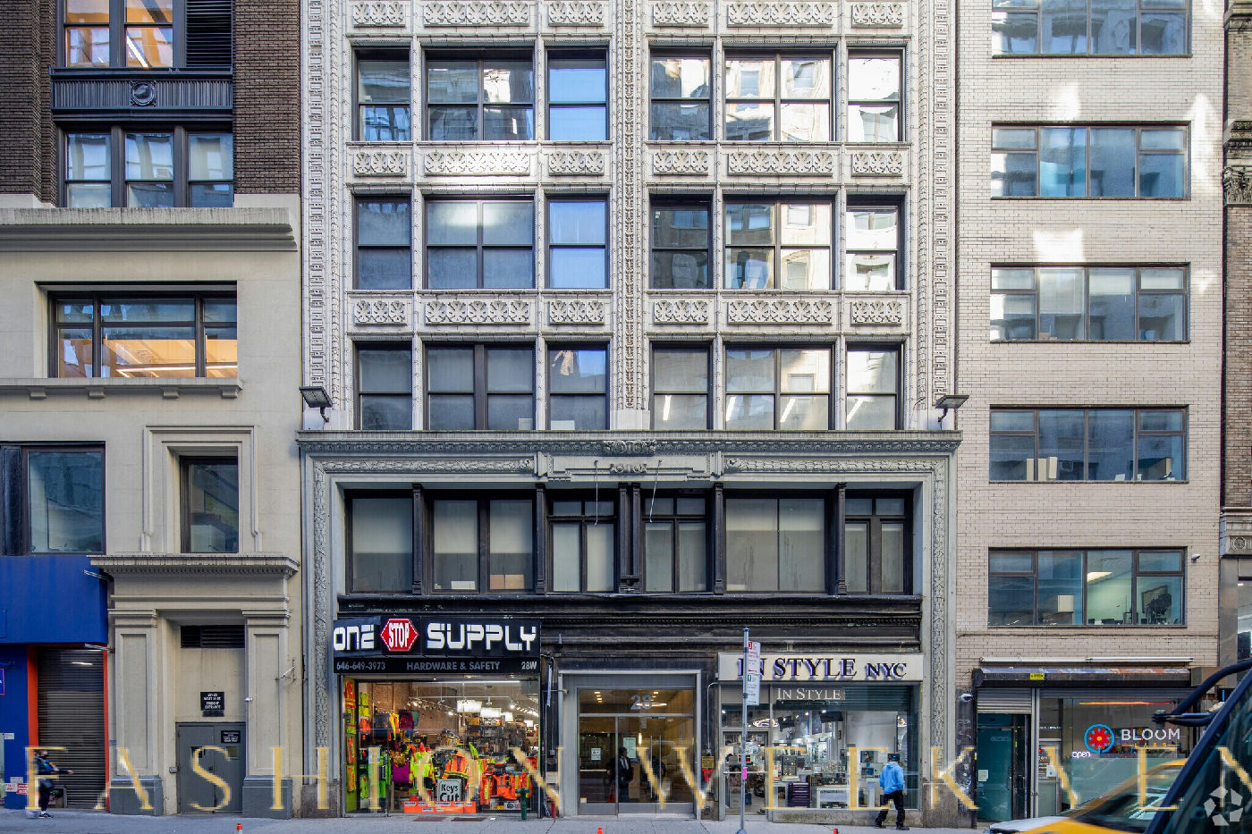 Short-Term Retail Space Available for Diverse Uses, 168 sqm, pop up store in New York, second interior view