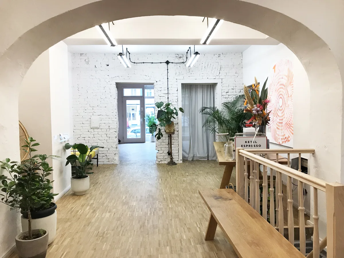 Show Window and Gallery Space on Torstrasse, Berlin, 63 sqm, showroom presentation, pop-up rental, interior view