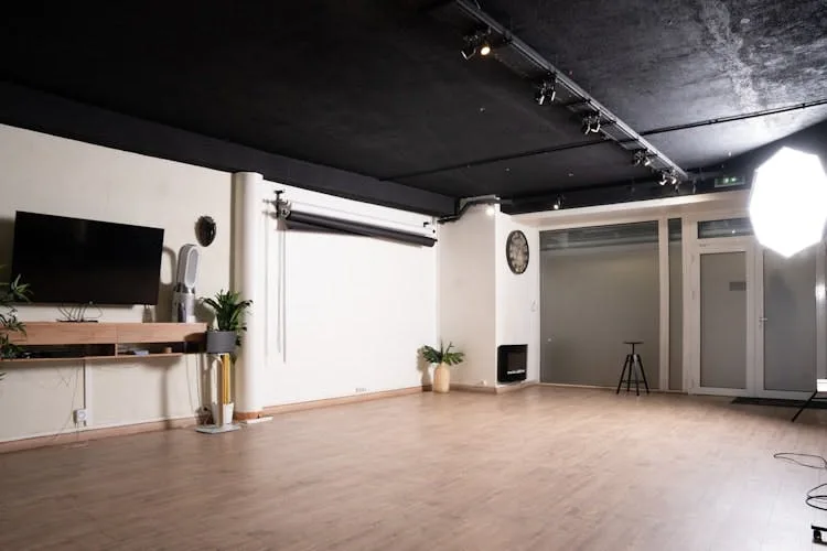 Showroom and Concept Store on Avenue de Verdun, Romainville