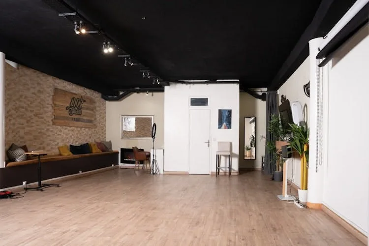 Showroom and Concept Store on Avenue de Verdun, Romainville — 2