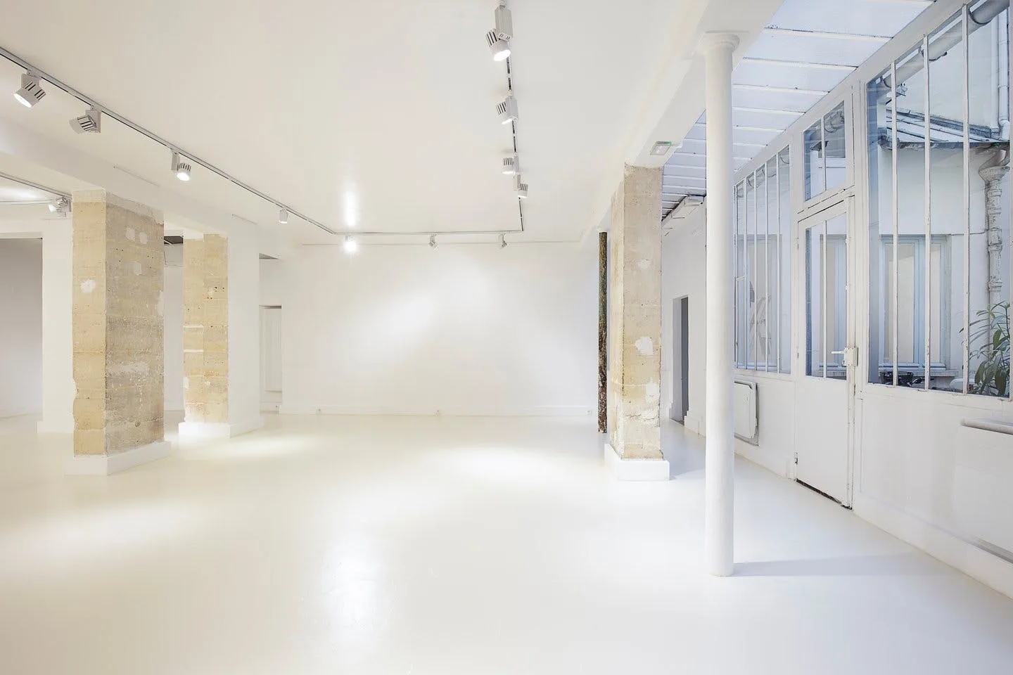Showroom and Event Space on Rue Portefoin, Le Marais — 3