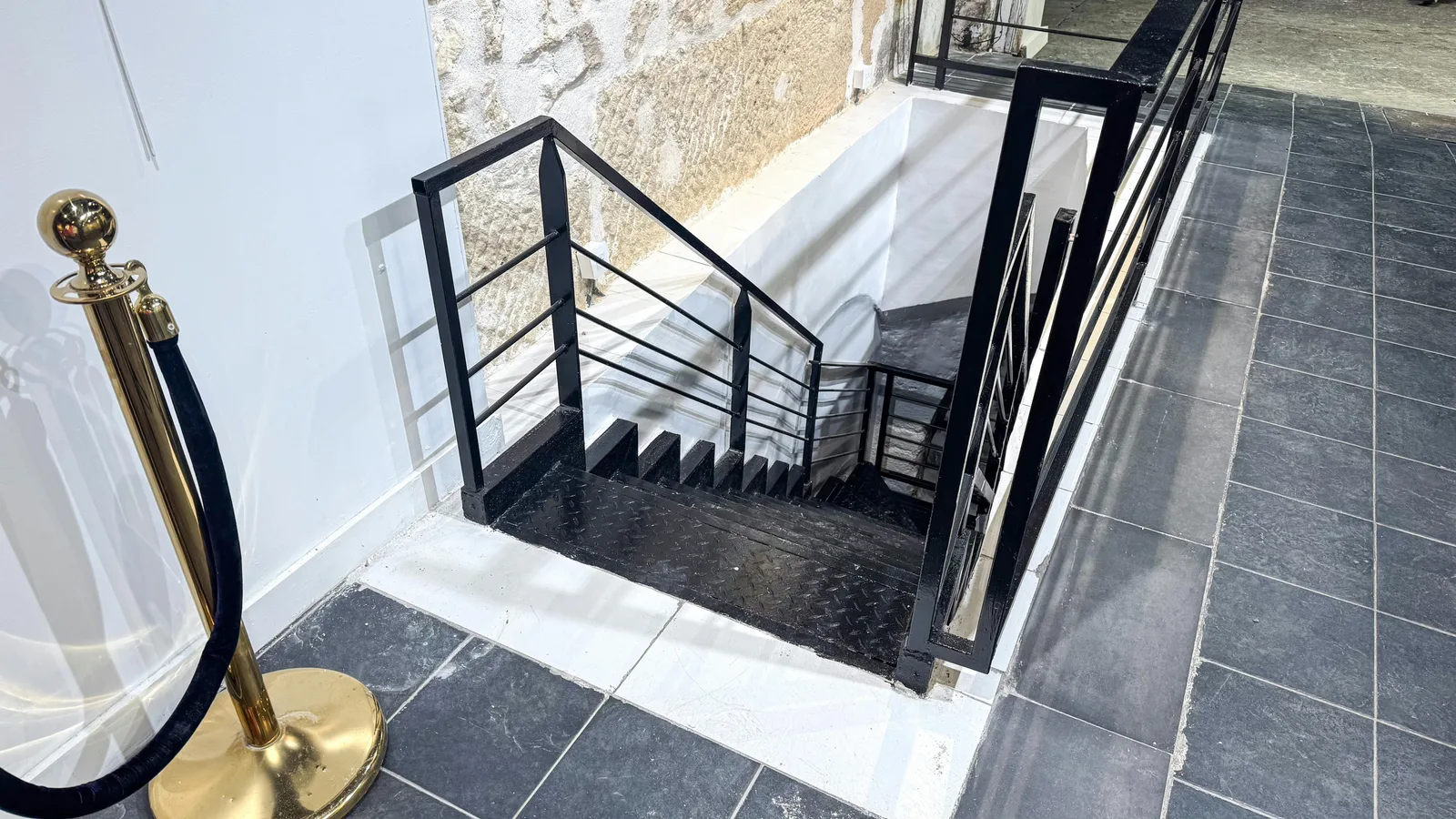 Showroom and Gallery on Rue Saint-Martin, Paris — 5