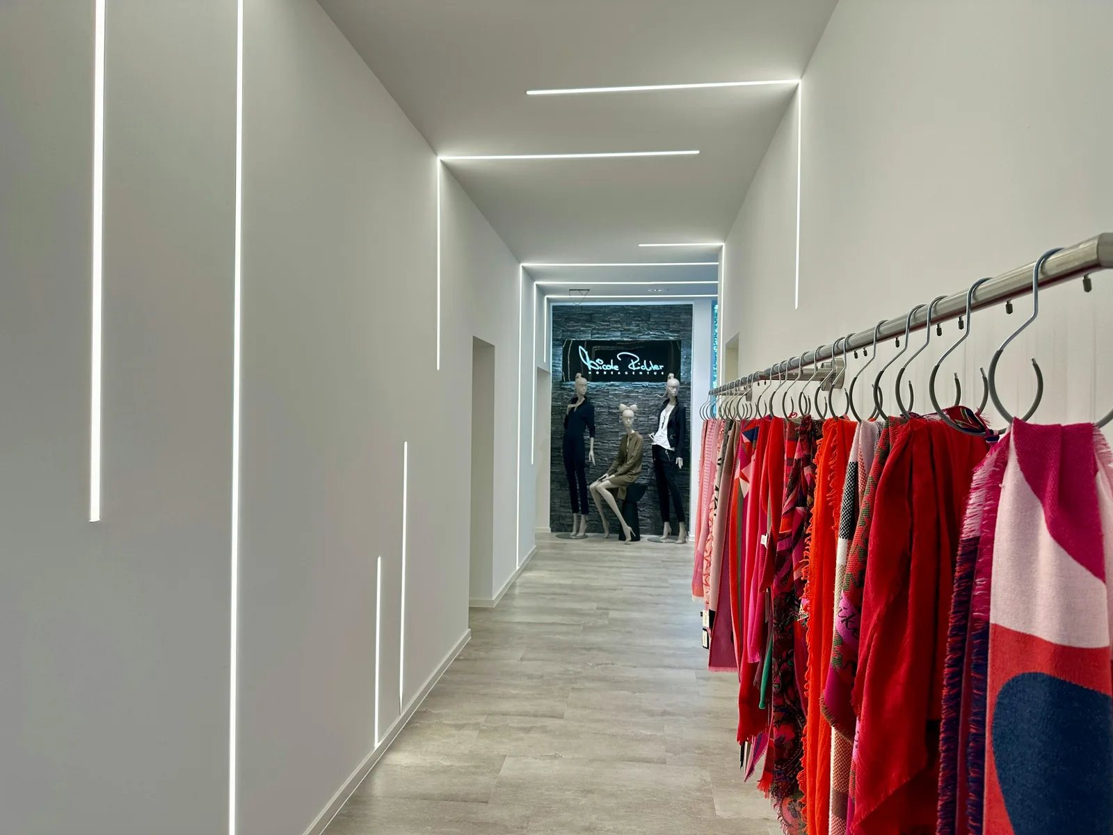 Showroom and Gallery Space at Fashion Park Dreilinden