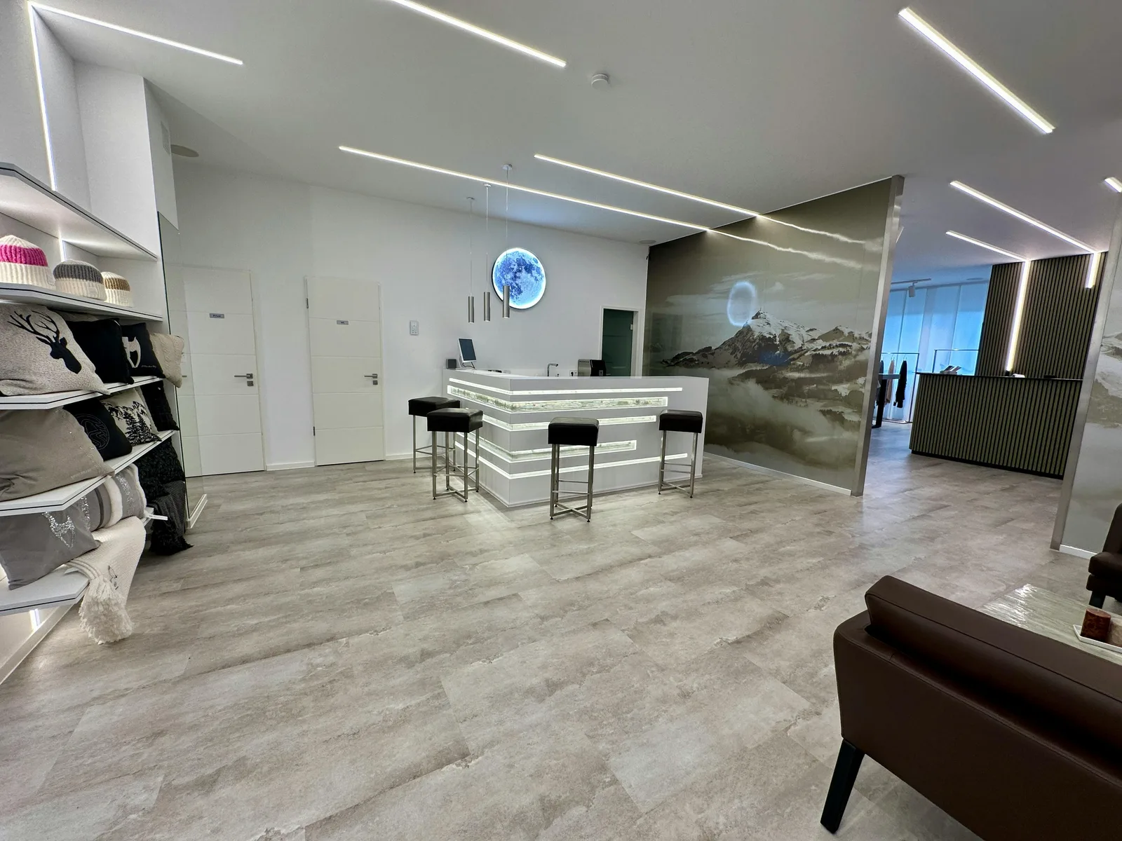 Showroom and Gallery Space at Fashion Park Dreilinden — 2