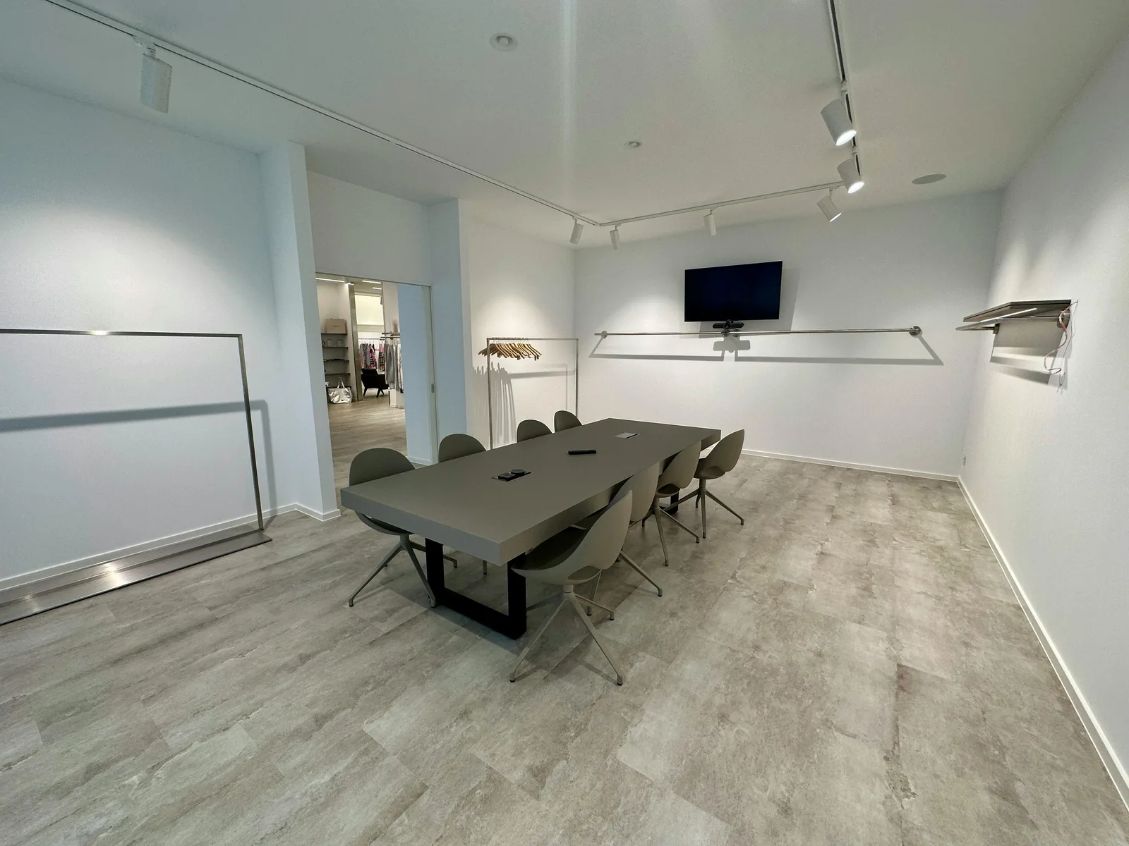 Showroom and Gallery Space at Fashion Park Dreilinden — 4