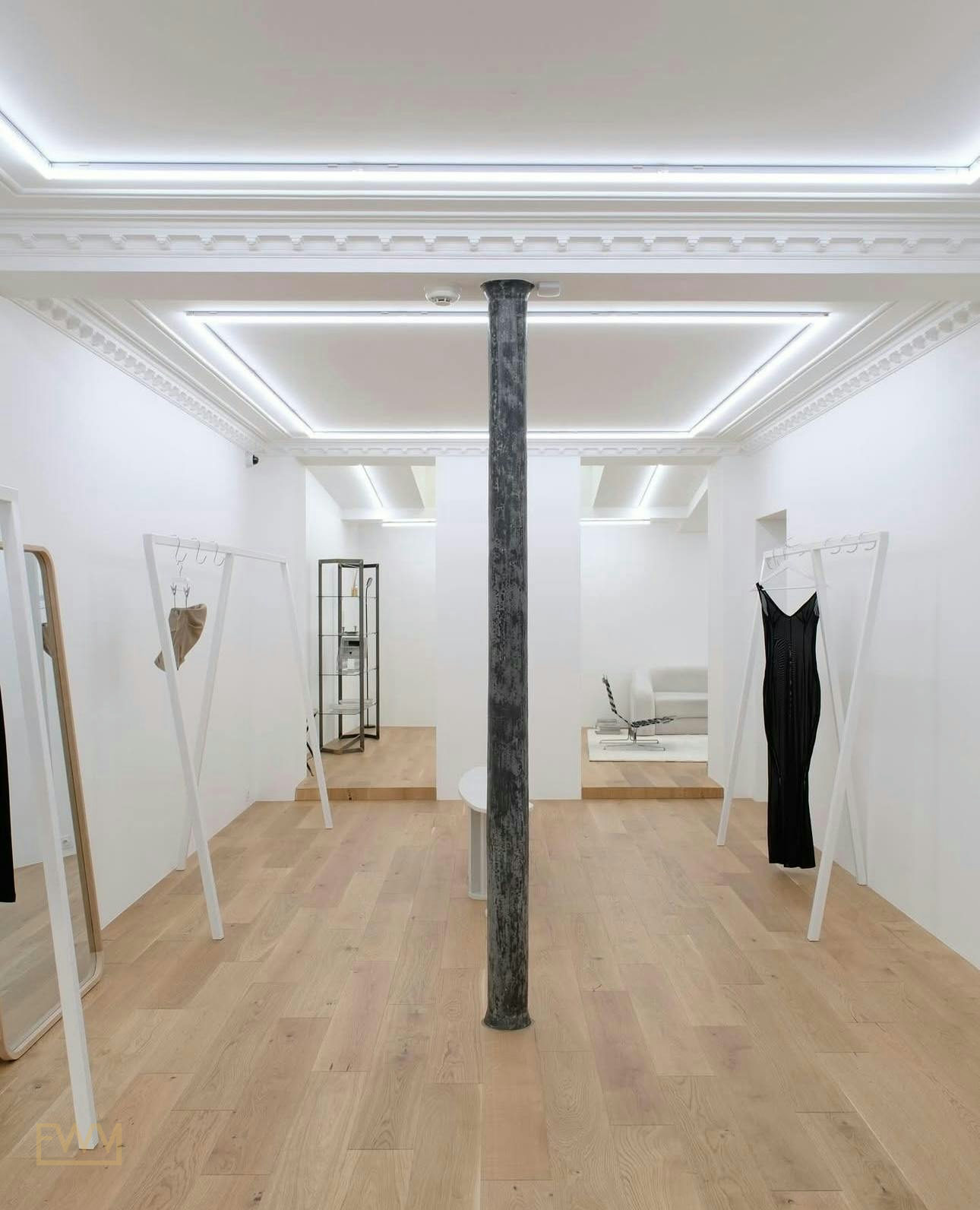 Showroom and Gallery Space on Rue du Temple, Paris, 70 sqm, showroom presentation, pop-up rental