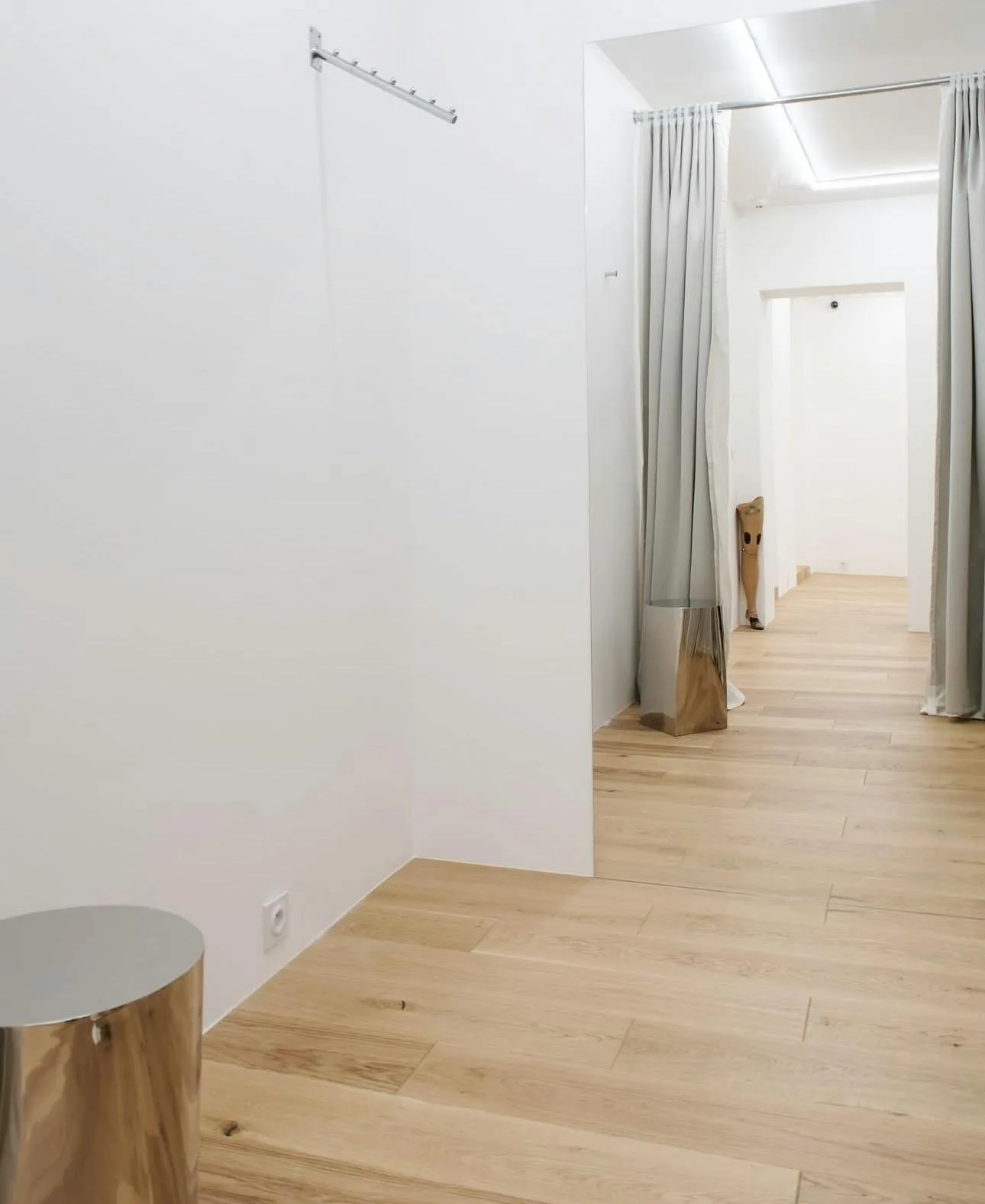 Showroom and Gallery Space on Rue du Temple, Paris — 3