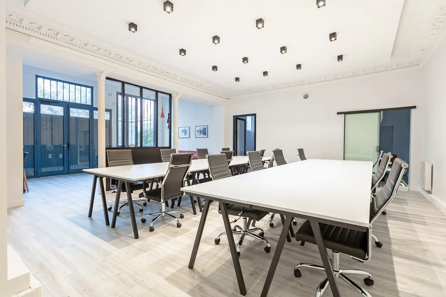 Showroom and Office Space in Paris 9th Arrondissement — 2