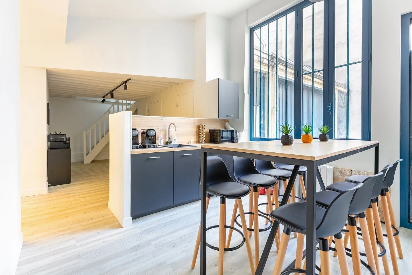 Showroom and Office Space in Paris 9th Arrondissement — 3