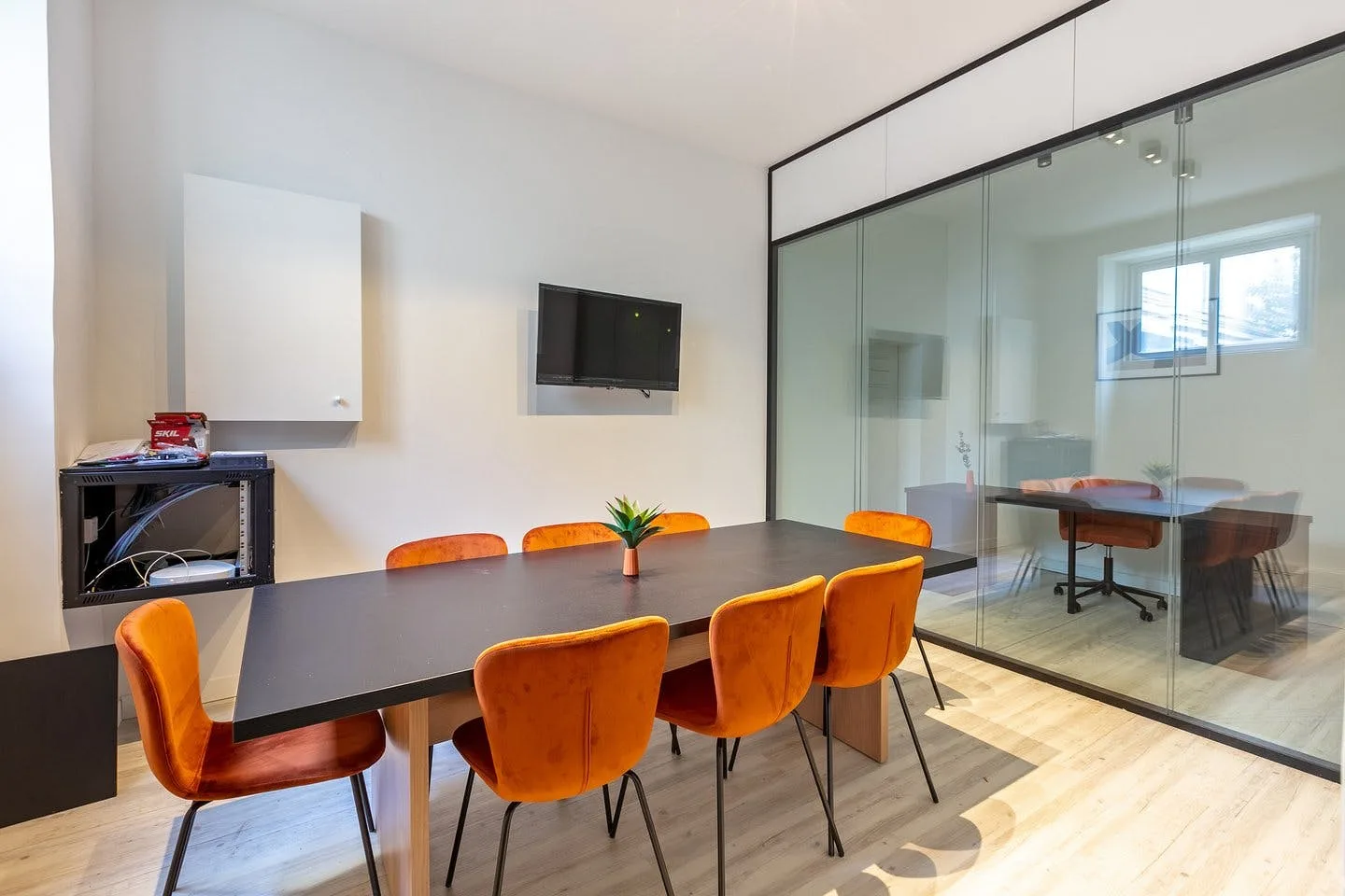 Showroom and Office Space in Paris 9th Arrondissement — 5