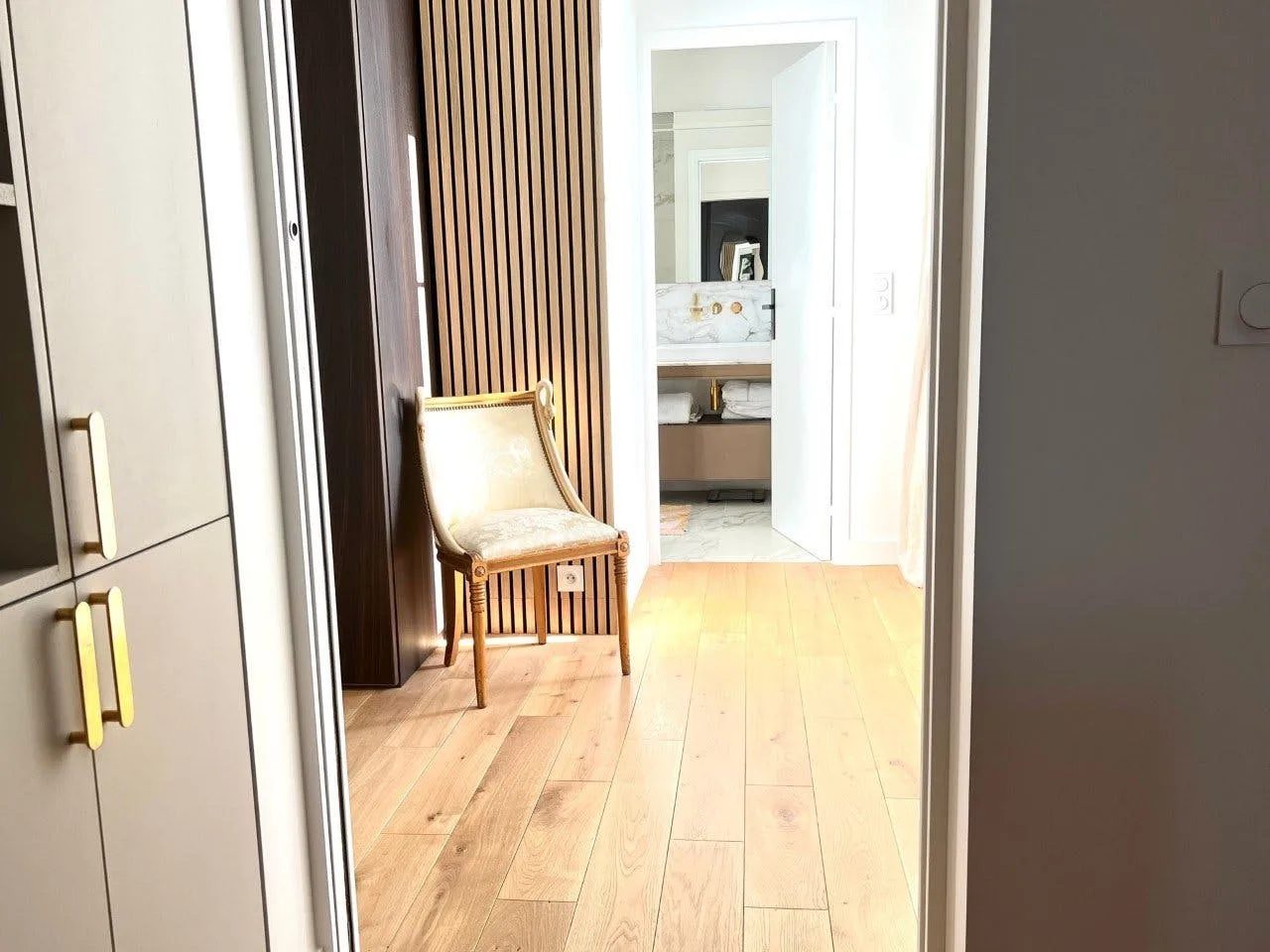 Showroom Apartment with Fondation Louis Vuitton Views — 5