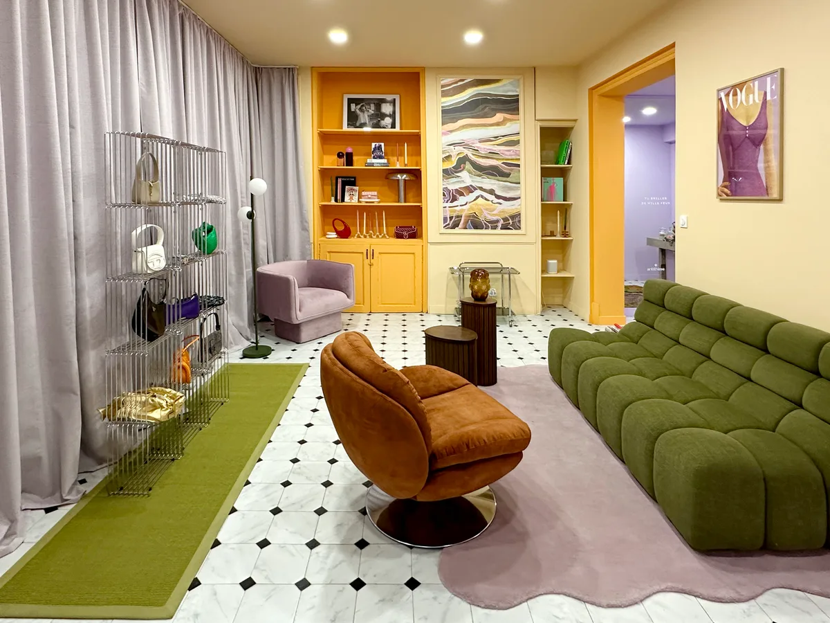 Showroom in Haussmannian Apartment for Events, 120 sqm, showroom presentation, pop-up rental in Marseille