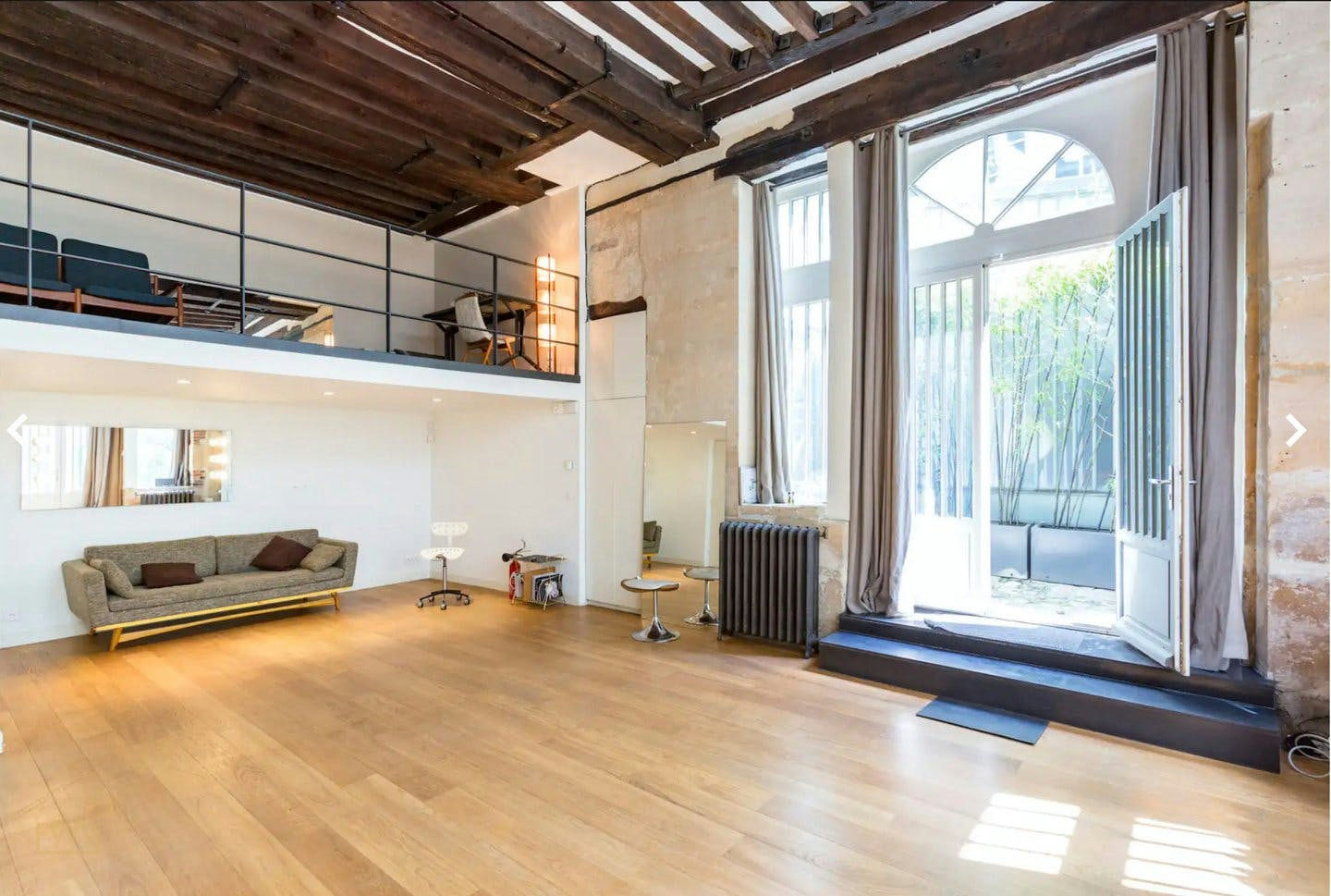 Showroom in Historic Building Near Montorgueil, Paris, 66 sqm, pop up store
