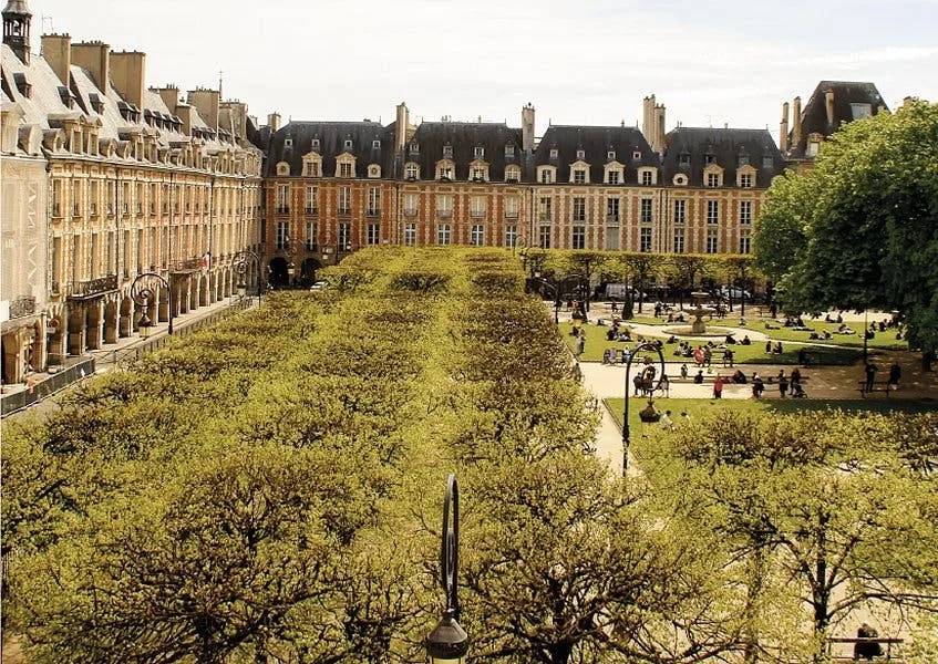 Showroom in Le Marais at Place des Vosges
