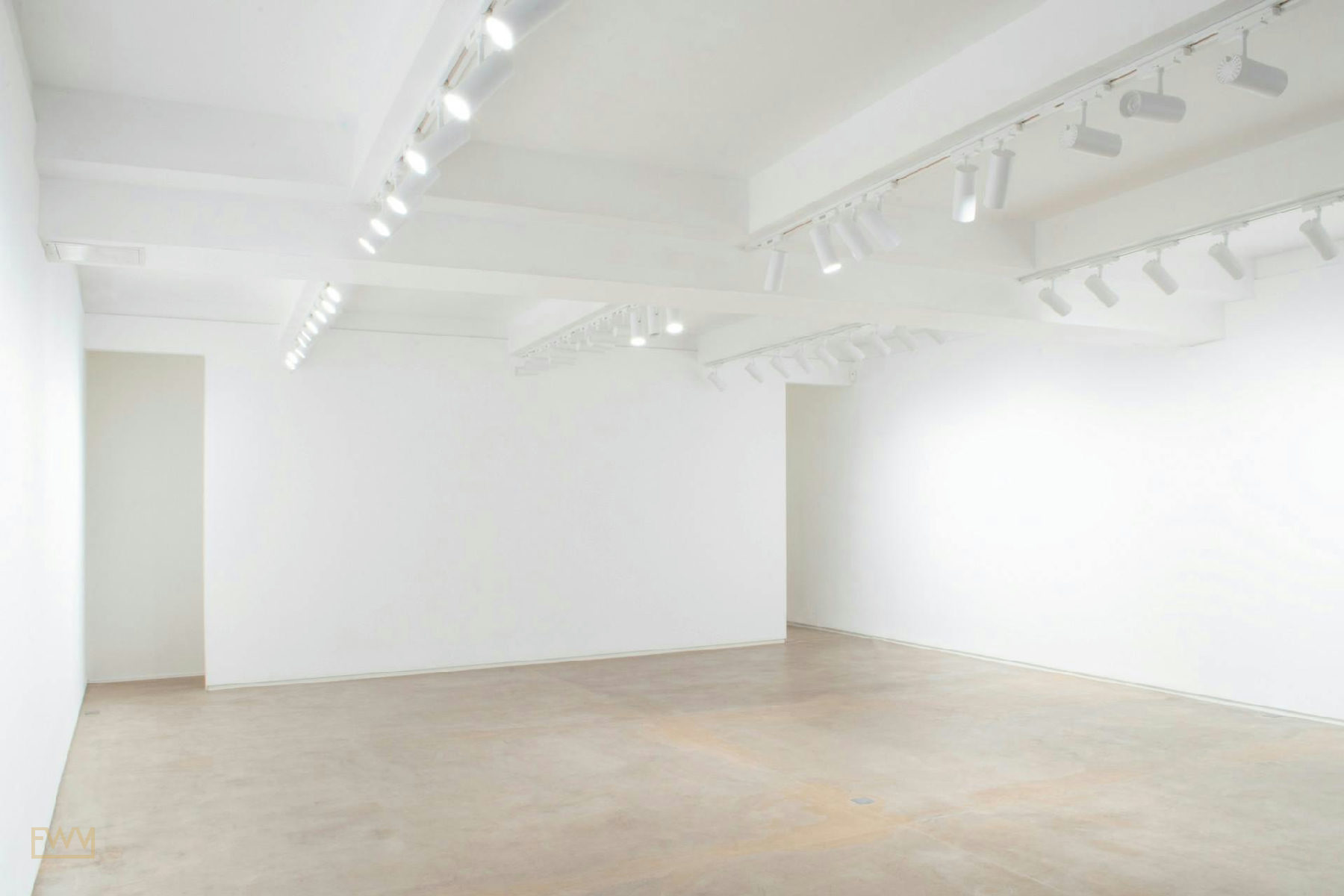 Showroom on Rue des Tournelles, Paris, 82 sqm, showroom presentation, pop-up rental