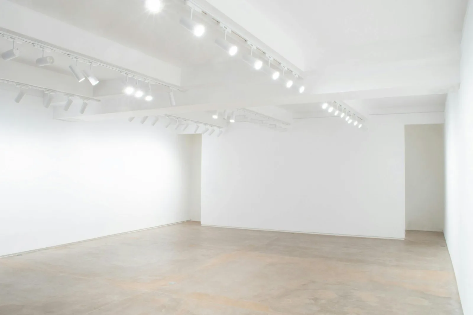 Showroom on Rue des Tournelles, Paris — 2