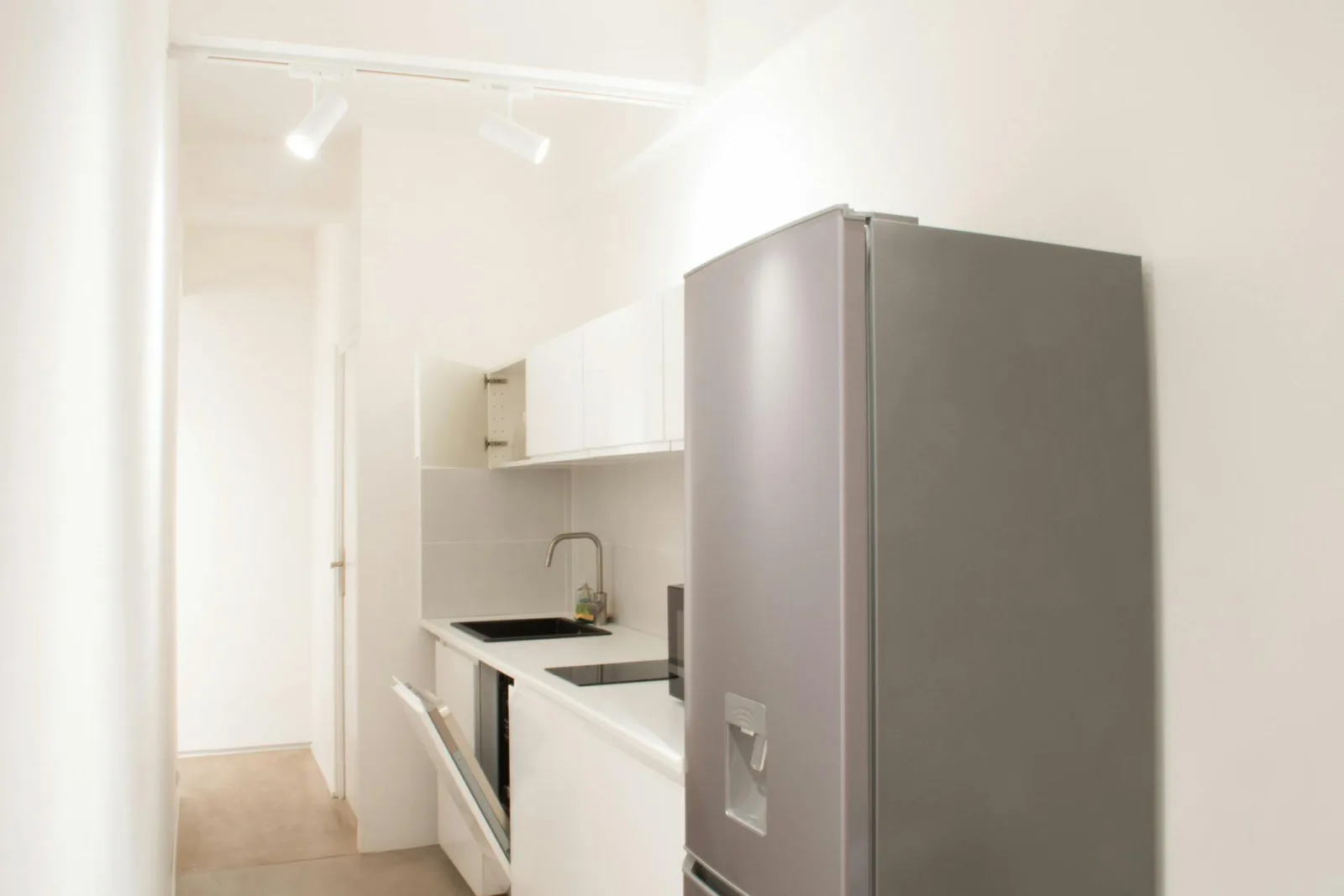 Showroom on Rue des Tournelles, Paris — 3