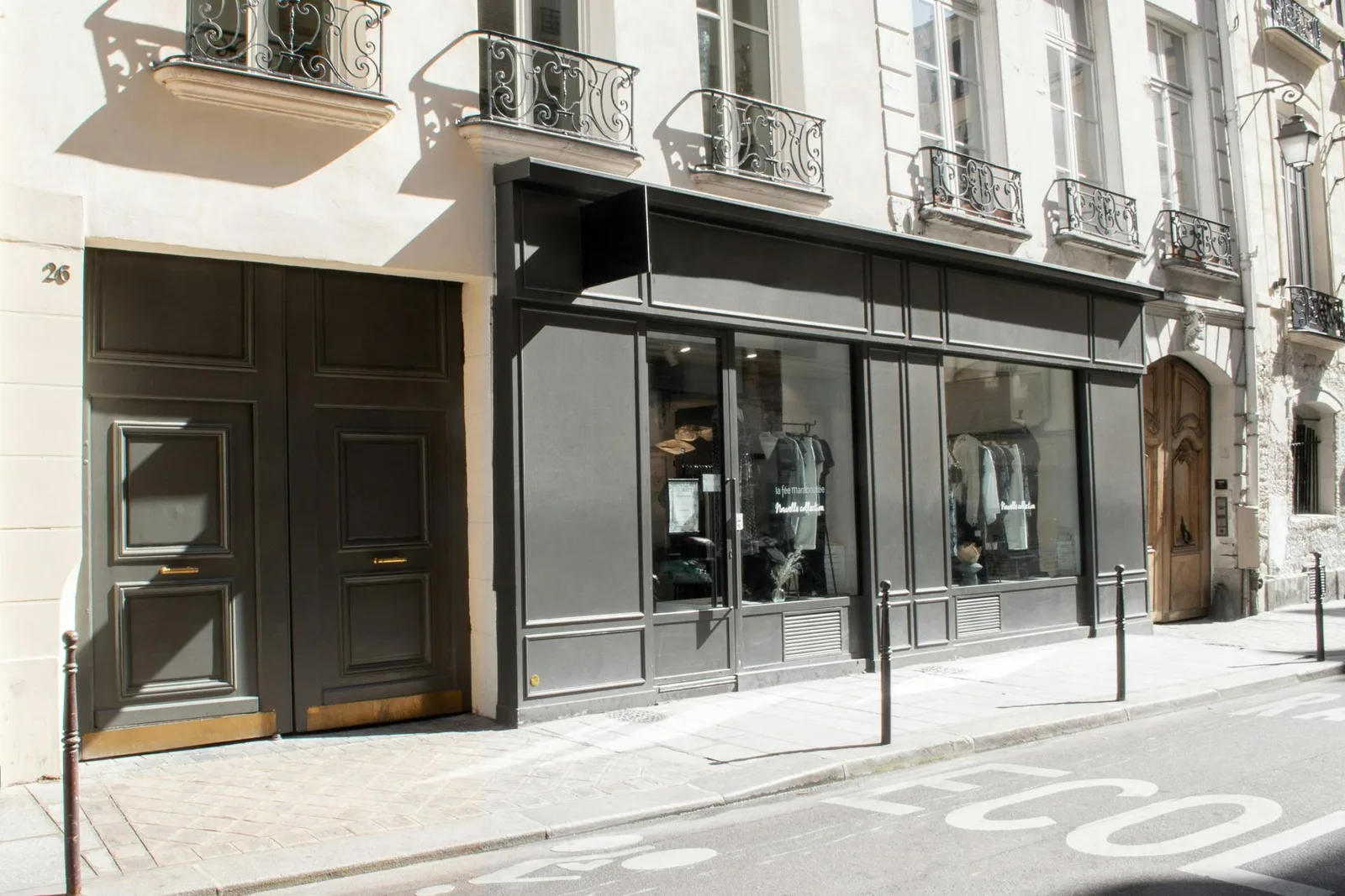 Showroom on Rue des Tournelles, Paris — 4