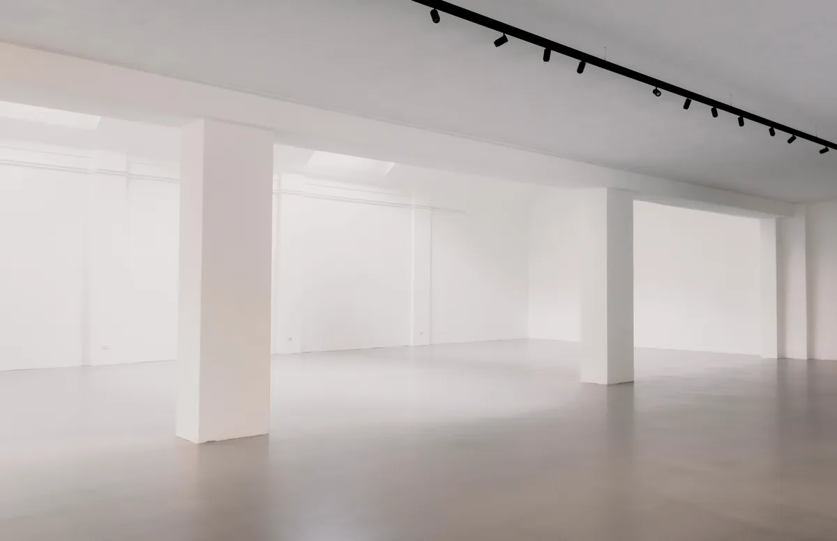Showroom with Distinctive Industrial Architecture, 700 sqm, showroom presentation, pop-up rental in Milano, second interior…
