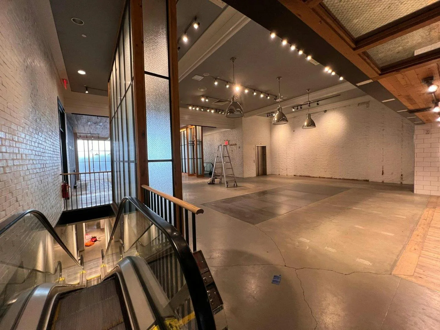 Sizeable 2nd Floor Retail or Event Space in New York — 5