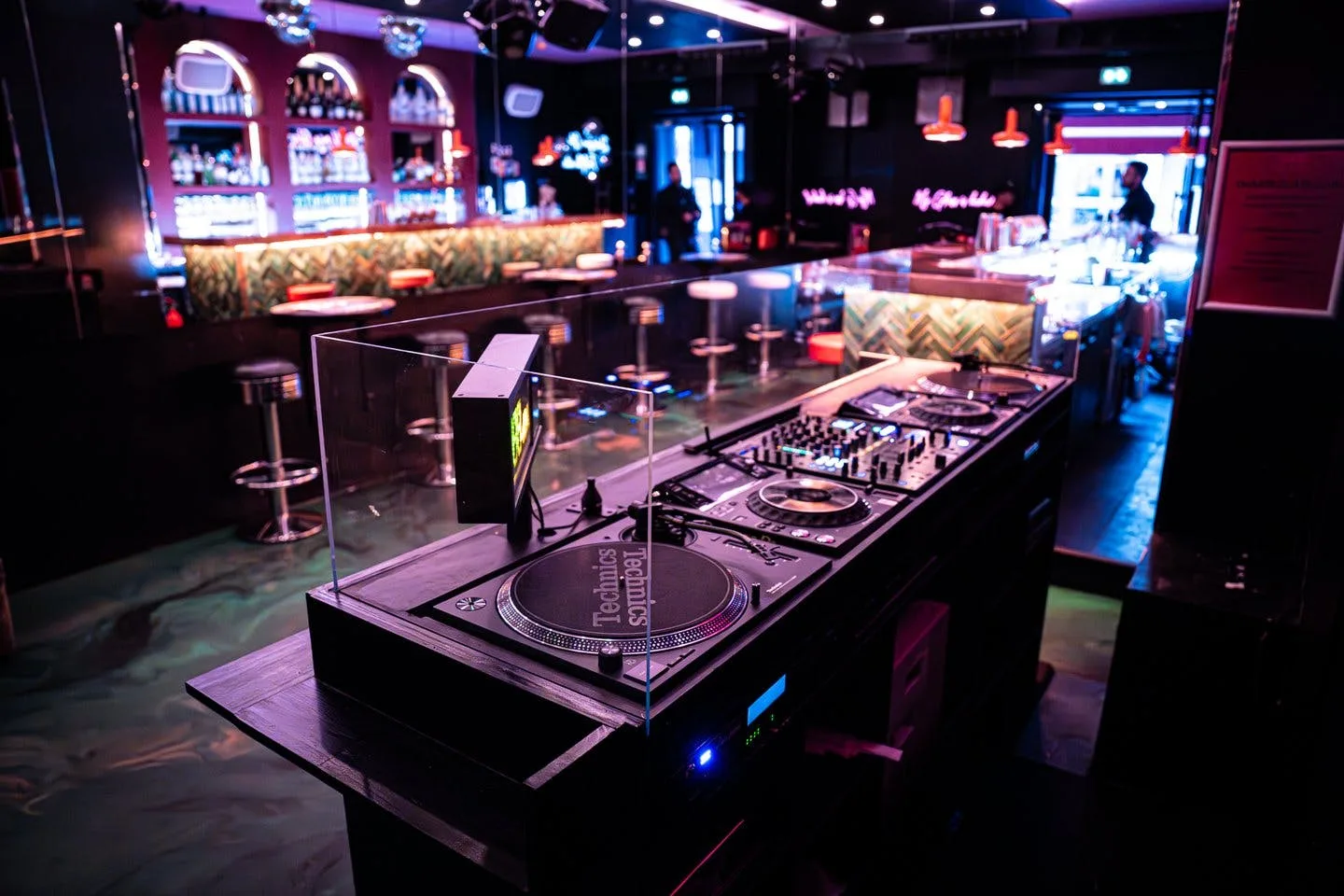 Sleek Cocktail Bar and Event Space in the Heart of Cannes