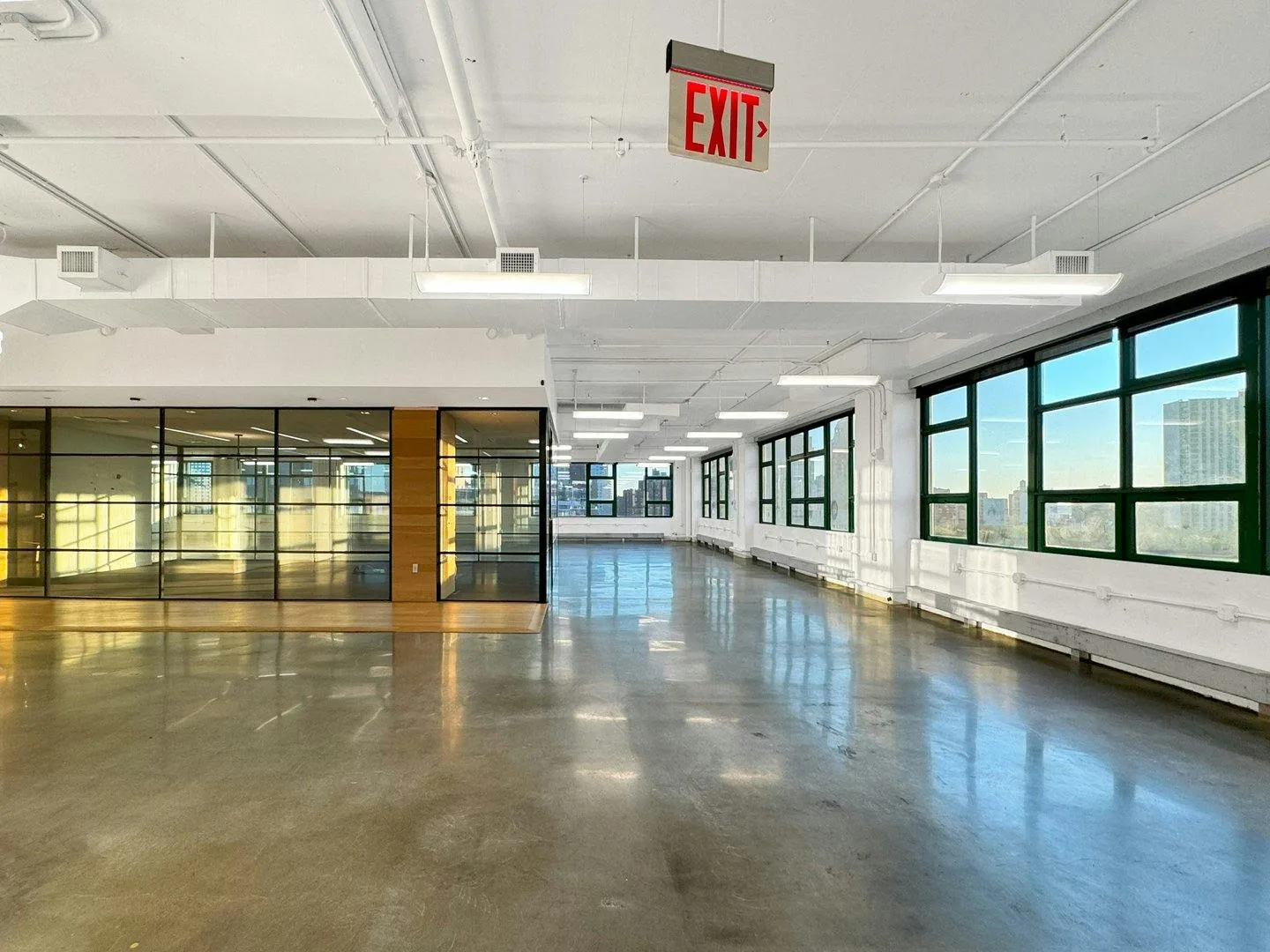 Sleek Industrial Event Space with Skyline Views in DUMBO — 3