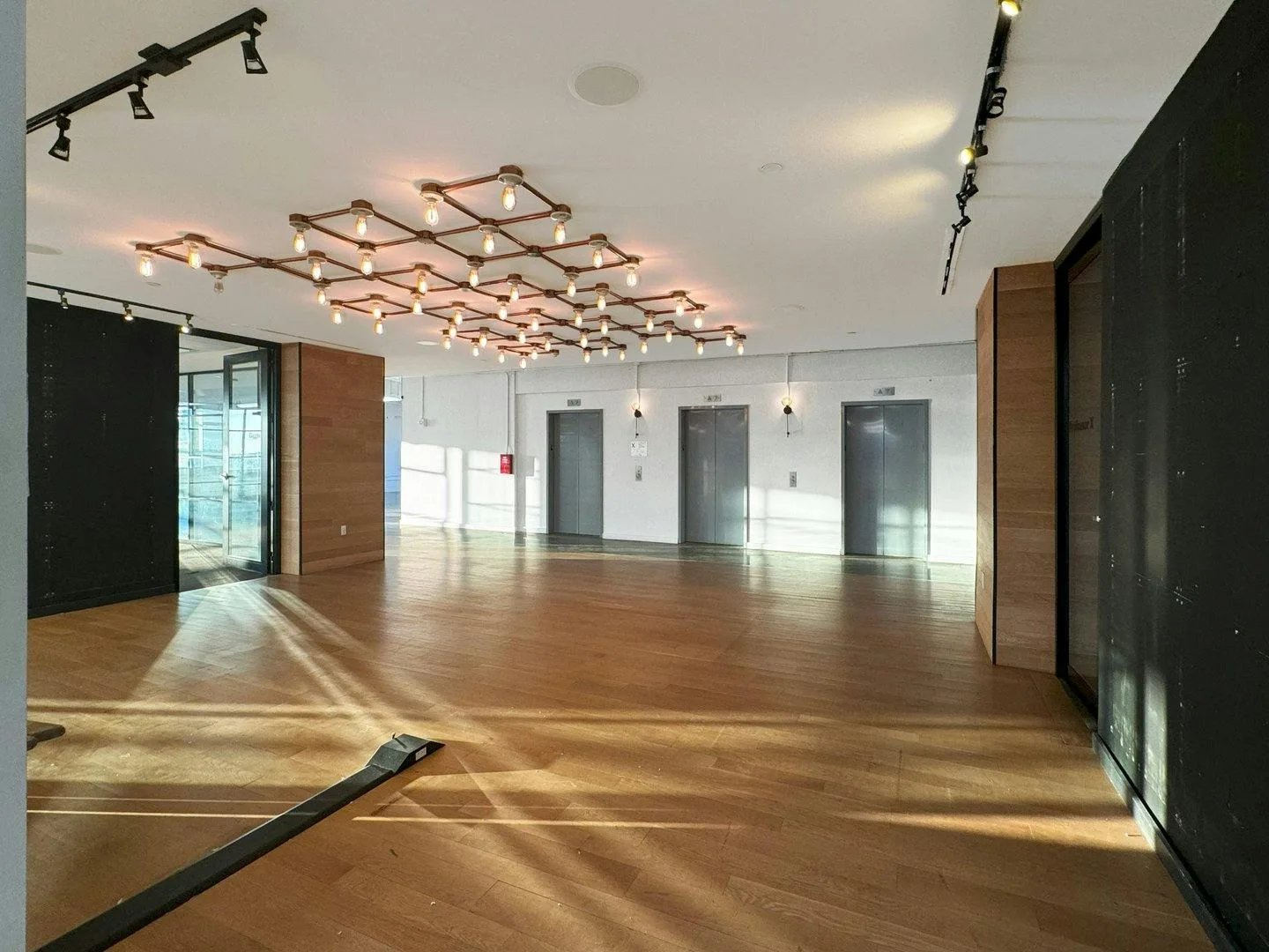 Sleek Industrial Event Space with Skyline Views in DUMBO — 4