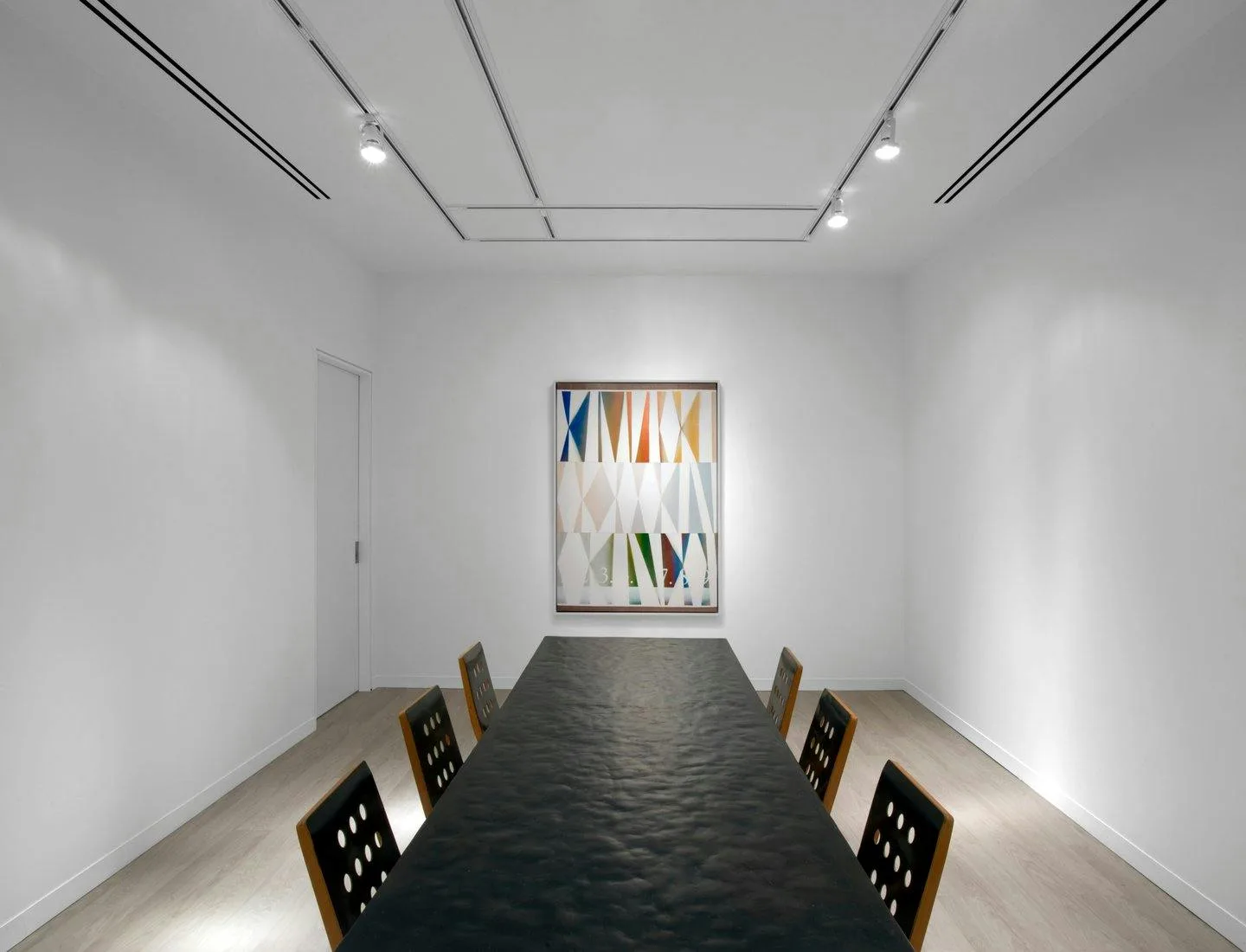 Sleek Viewing Room in Long Island City — 3