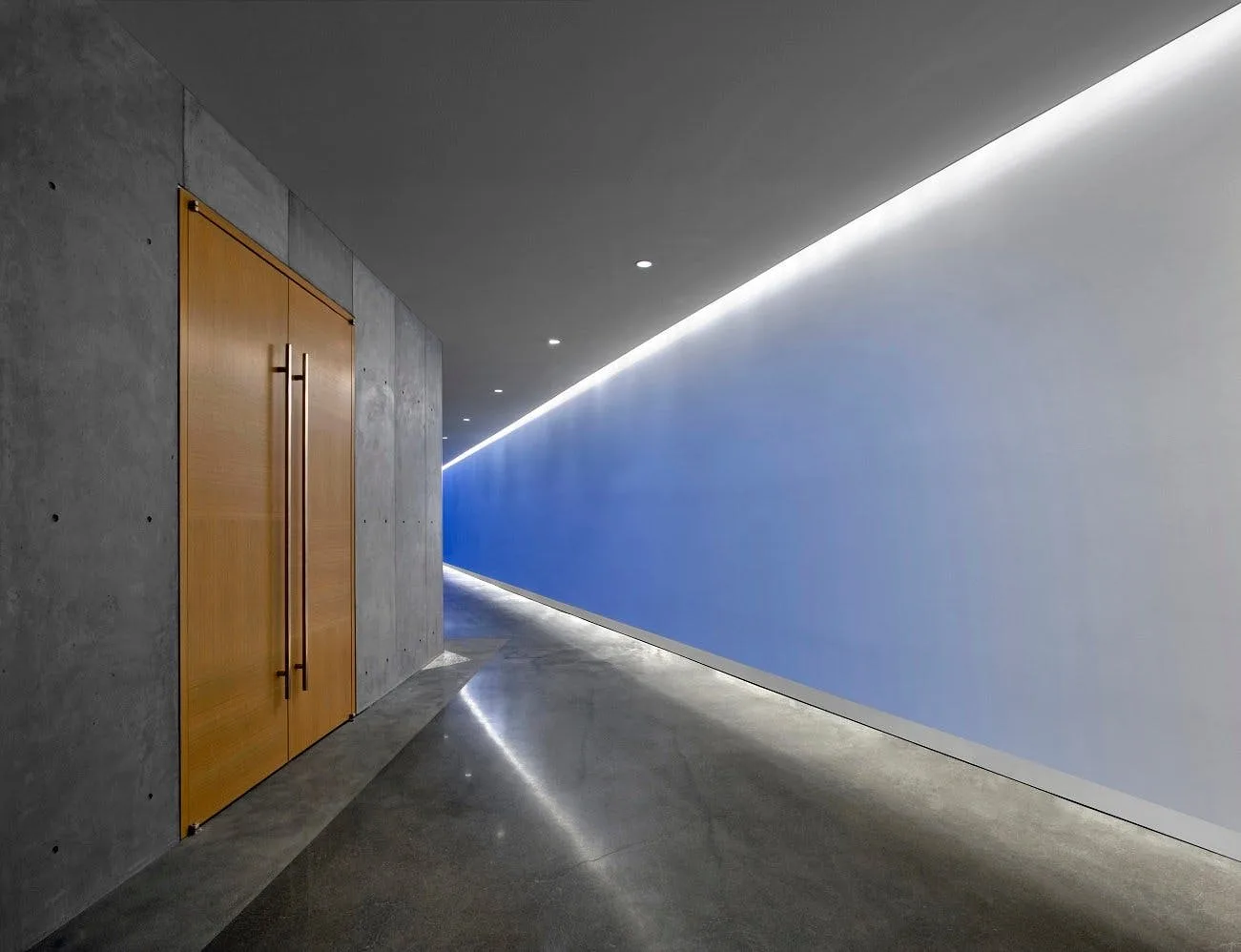 Sleek Viewing Room in Long Island City — 4